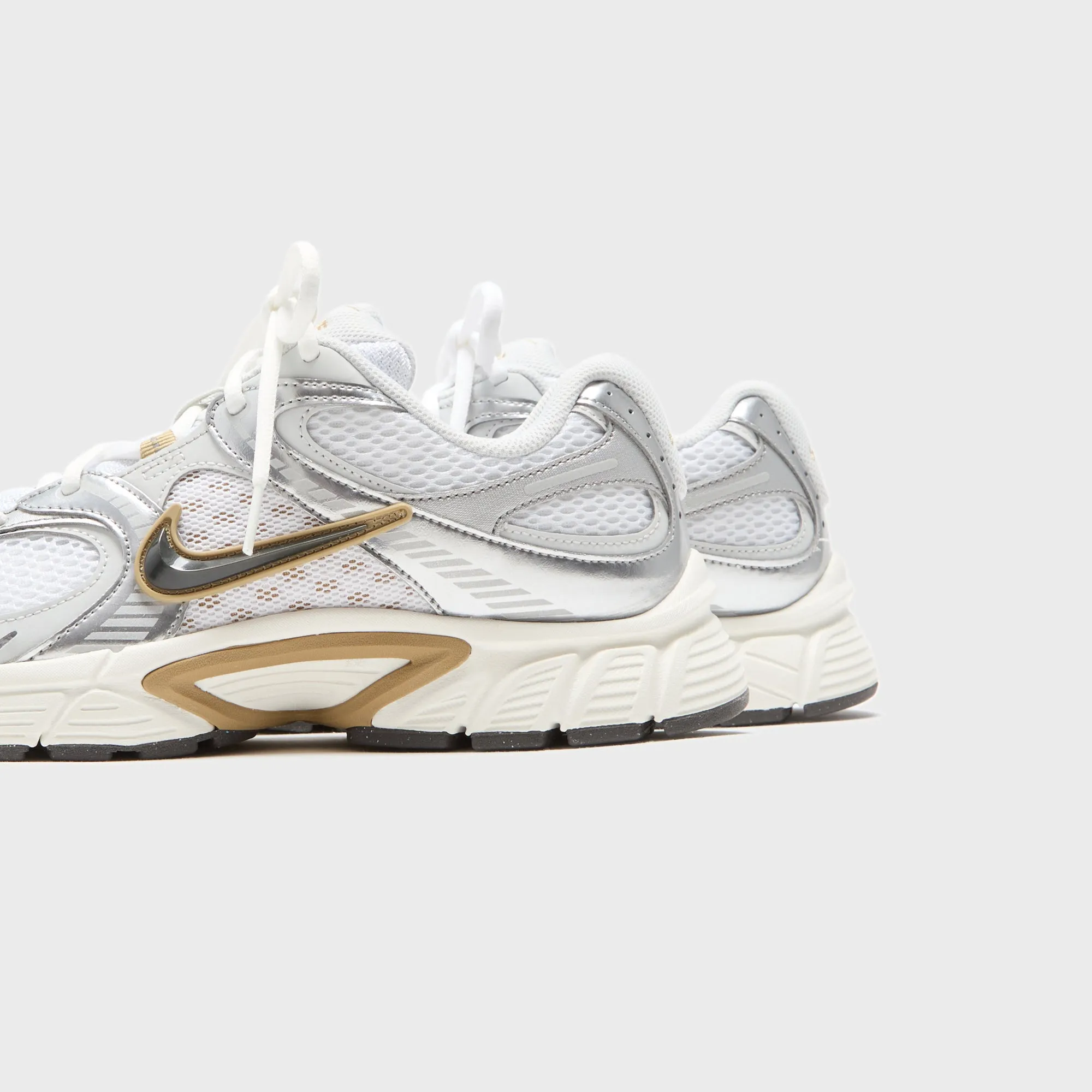 Walk with Power Rise Every Time Nike V5 Rnr - White / Medium Ash / Parachute Beige / Metallic Pewter / Photon Dust / Sail