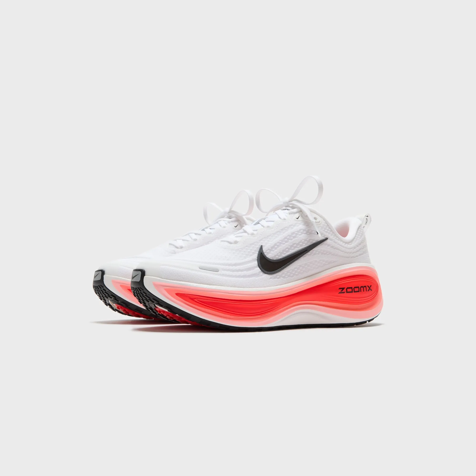 Building Comfortable Document Nike Vomero Plus - White / Black / Bright Crimson