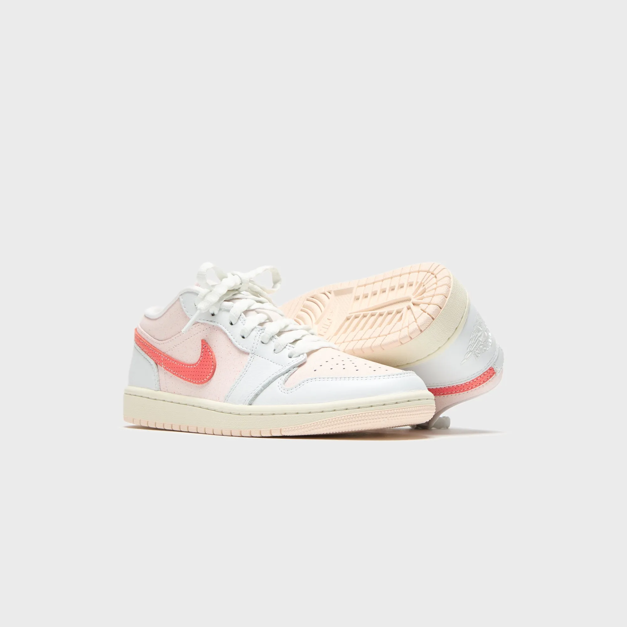 Foot-Size Nike Wmns Air Jordan 1 Low Se - Summit White / Light Soft Pink / Sail / Magic Ember