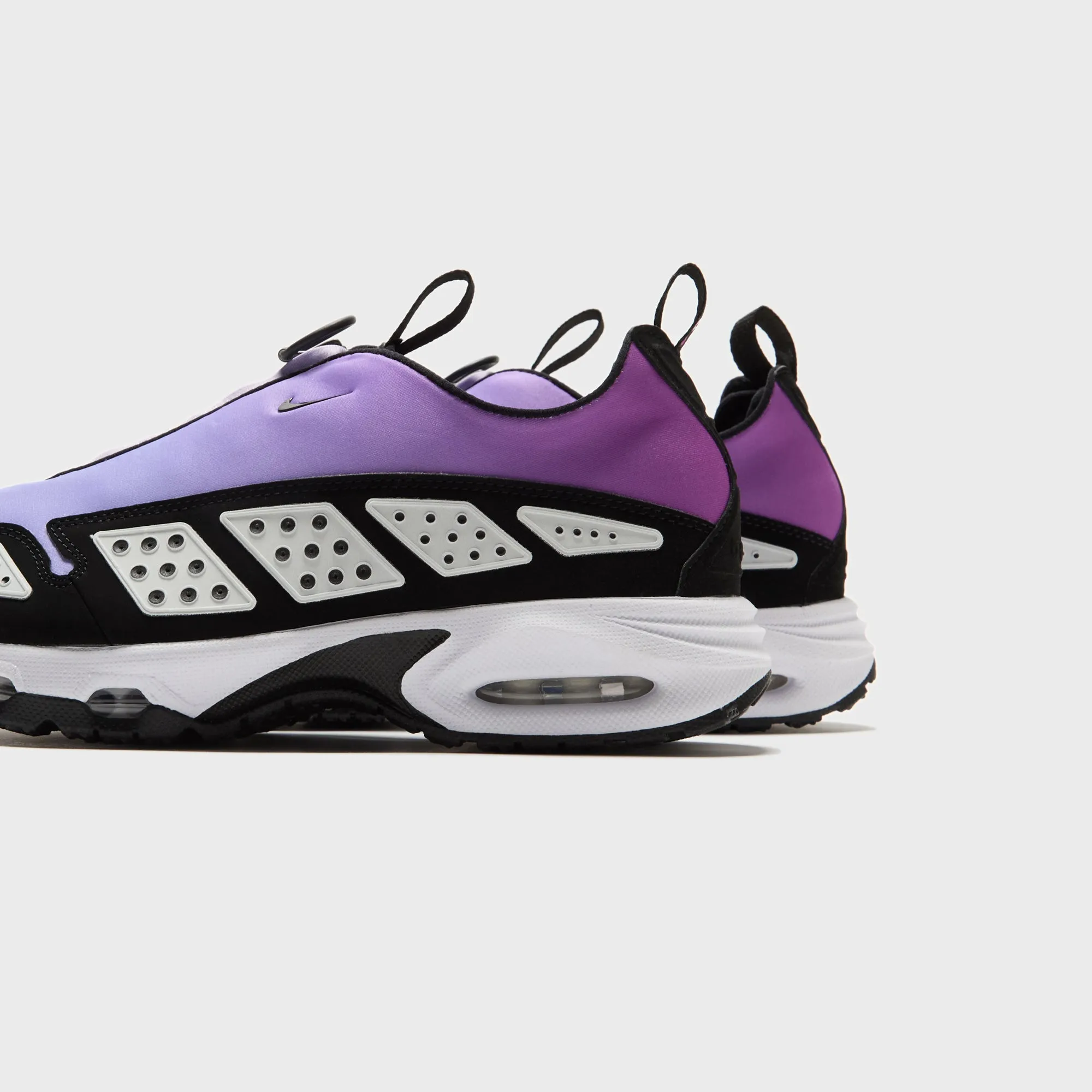Self-Blended Changing Nike Wmns Air Max Sndr - Hyper Violet / Black / White / Hydrangeas