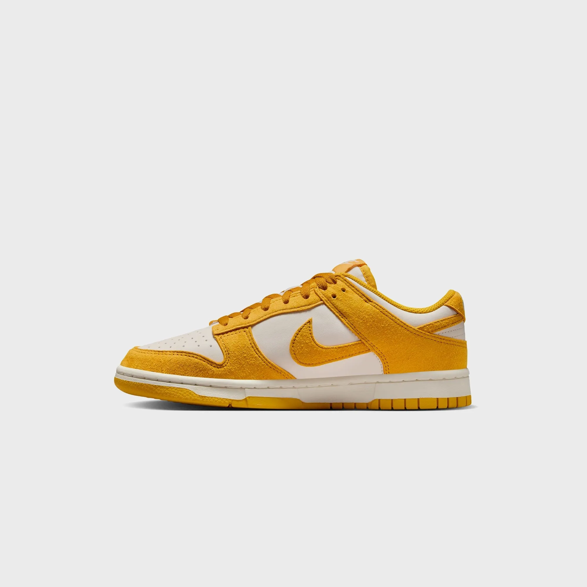 Nike Wmns Dunk Low - Pale Ivory / Dark Sulfur / Sail Slip - On Ease