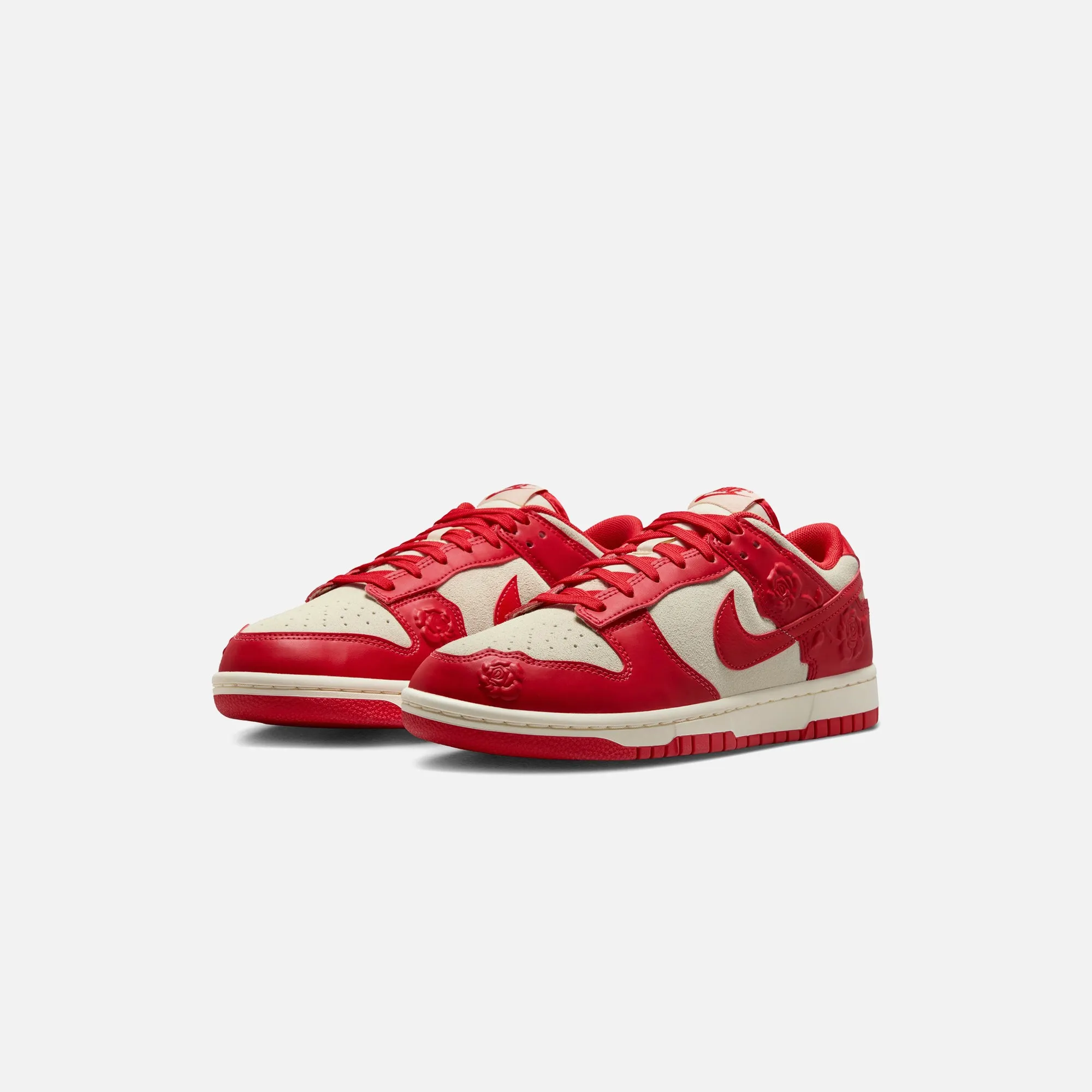 Anti Microbial And Anti Odor Treatment Walkable Nike Wmns Dunk Low Se - Coconut Milk / University Red / Pale Ivory