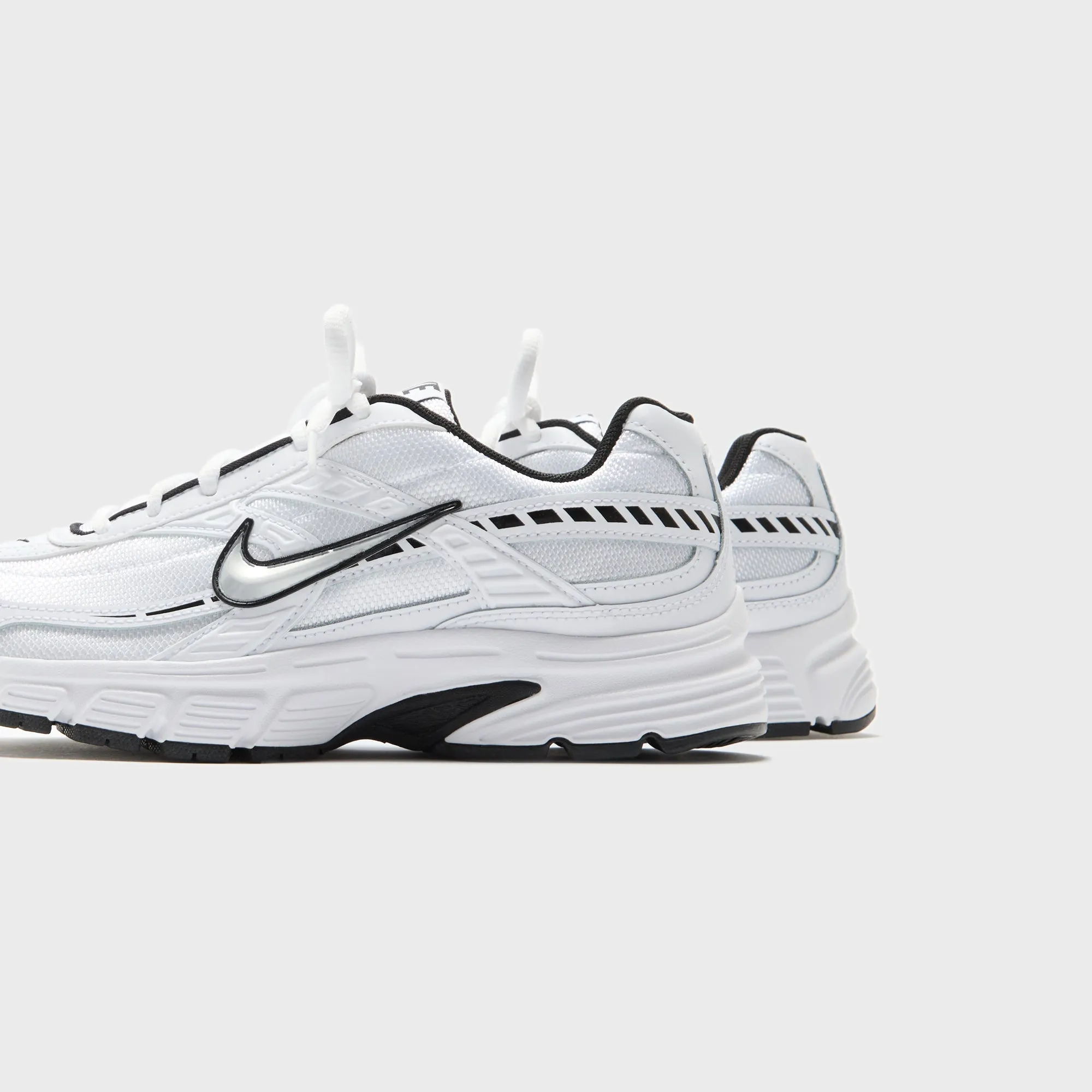 Abstract Art Comfort Support Feature Feature Nike Wmns Initiator Cn - White / Black / Metallic Silver