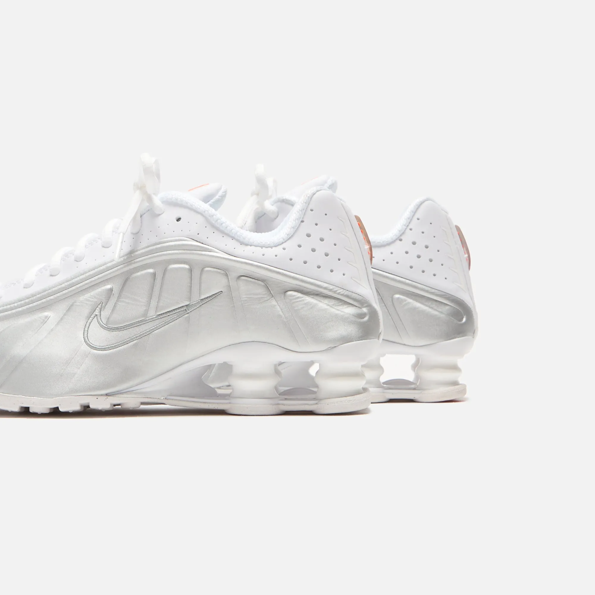 Nike Wmns Shox R4 - White / Metallic Silver / Max Orange / White Slow - Drying Elastic Band Feature