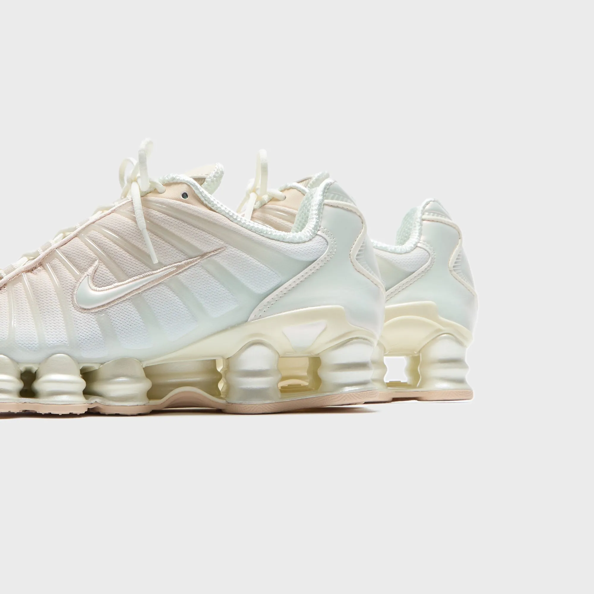 Nike Wmns Shox Tl- Pearl White / Soft Pearl / Particle Pink Self-Arranged