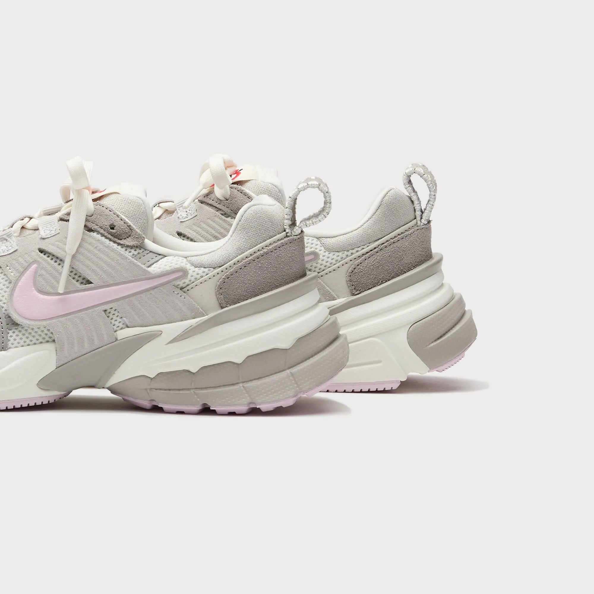 Nike Wmns V2K Run - Sail / Pink Foam / College Grey Comfortable Running Elastic Stole