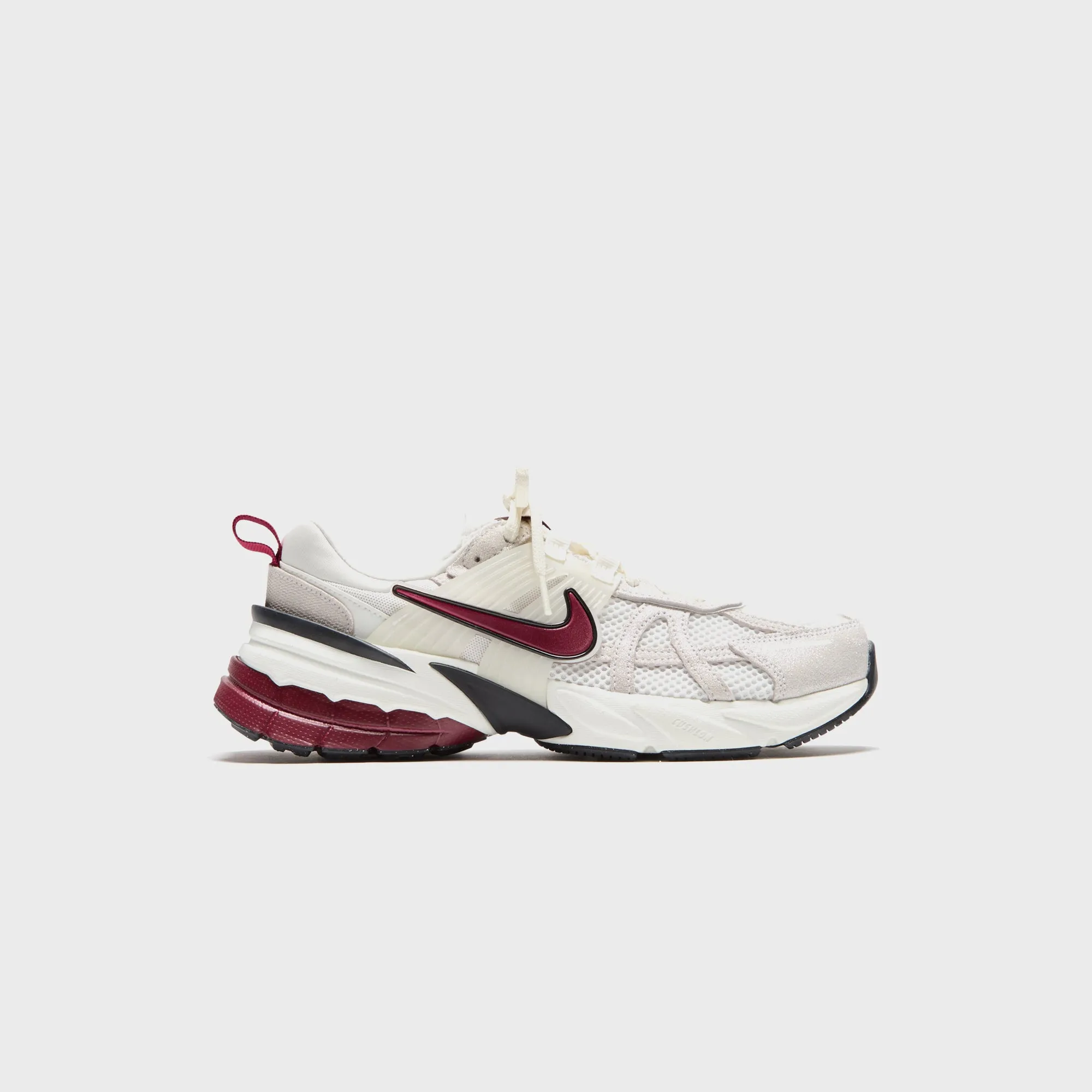Nike Wmns V2K Run Se - White / Team Red / Black Breathability Technology Logo