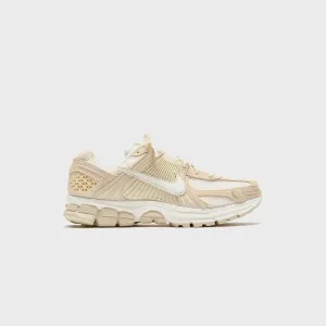 Comfortable Straps For Adjustment Nike Wmns Zoom Vomero 5 - Beach / Sail / Light Khaki