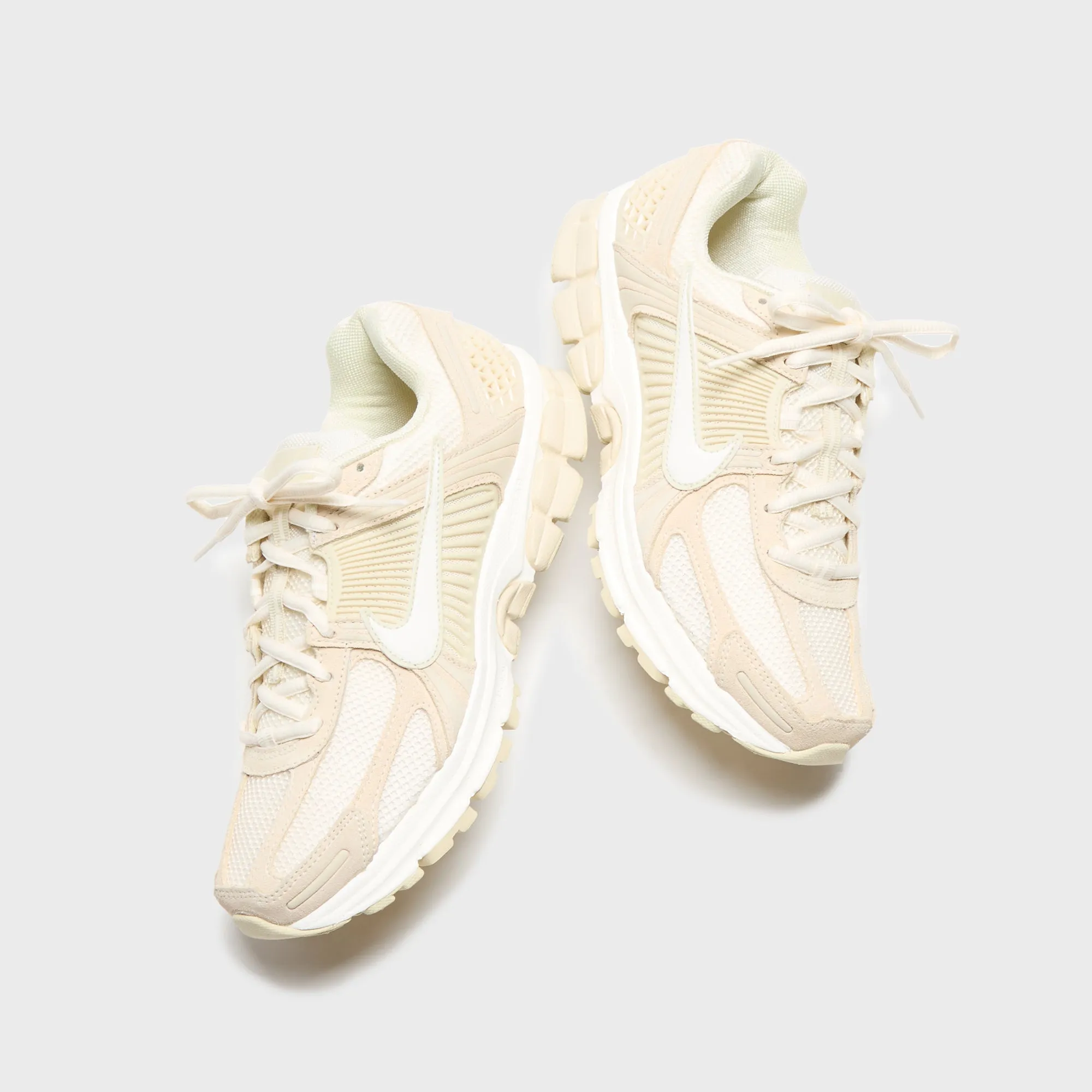 Nike Wmns Zoom Vomero 5 - Beach / Sail / Light Khaki Quick Drying Structure