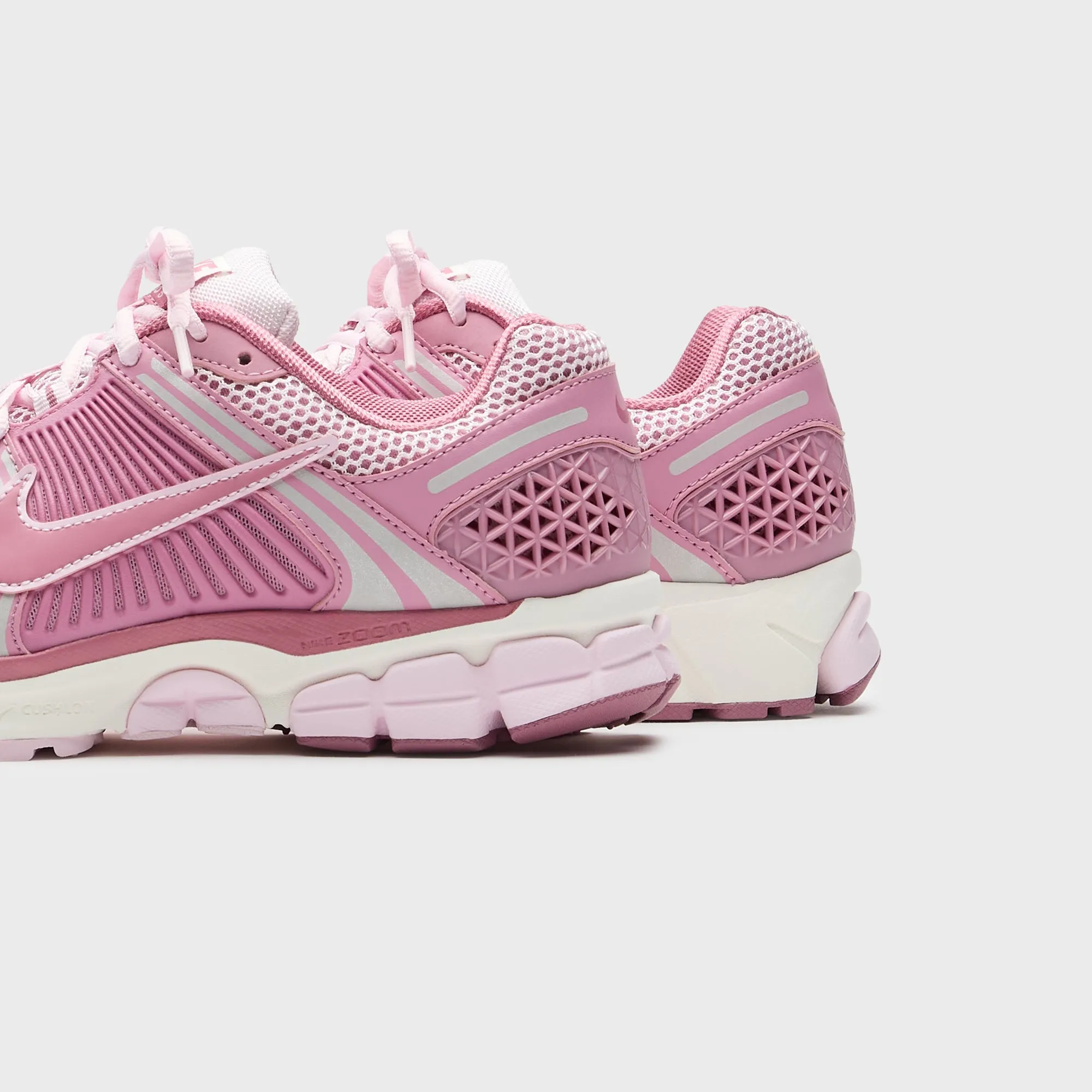 Comfortable Indoor Shoes Nike Wmns Zoom Vomero 5 - Elemental Pink / Desert Berry
