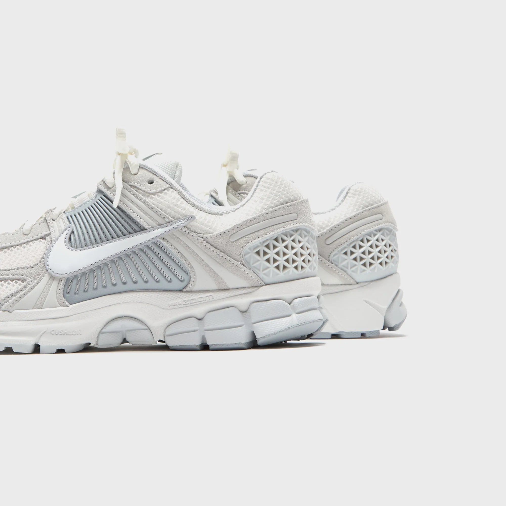 Nike Wmns Zoom Vomero 5 - Pure Platinum / Summit White Cutouts Comfortable PVC-V