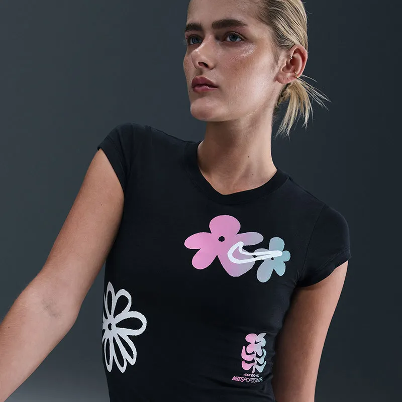 Open Toe Design" Nike Women'S Sportswear Tight Short-Sleeve Graphic T-Shirt