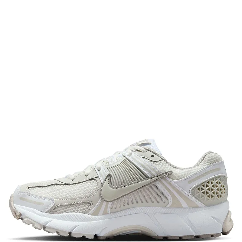Off Road Feature Nike Women'S Zoom Vomero 5