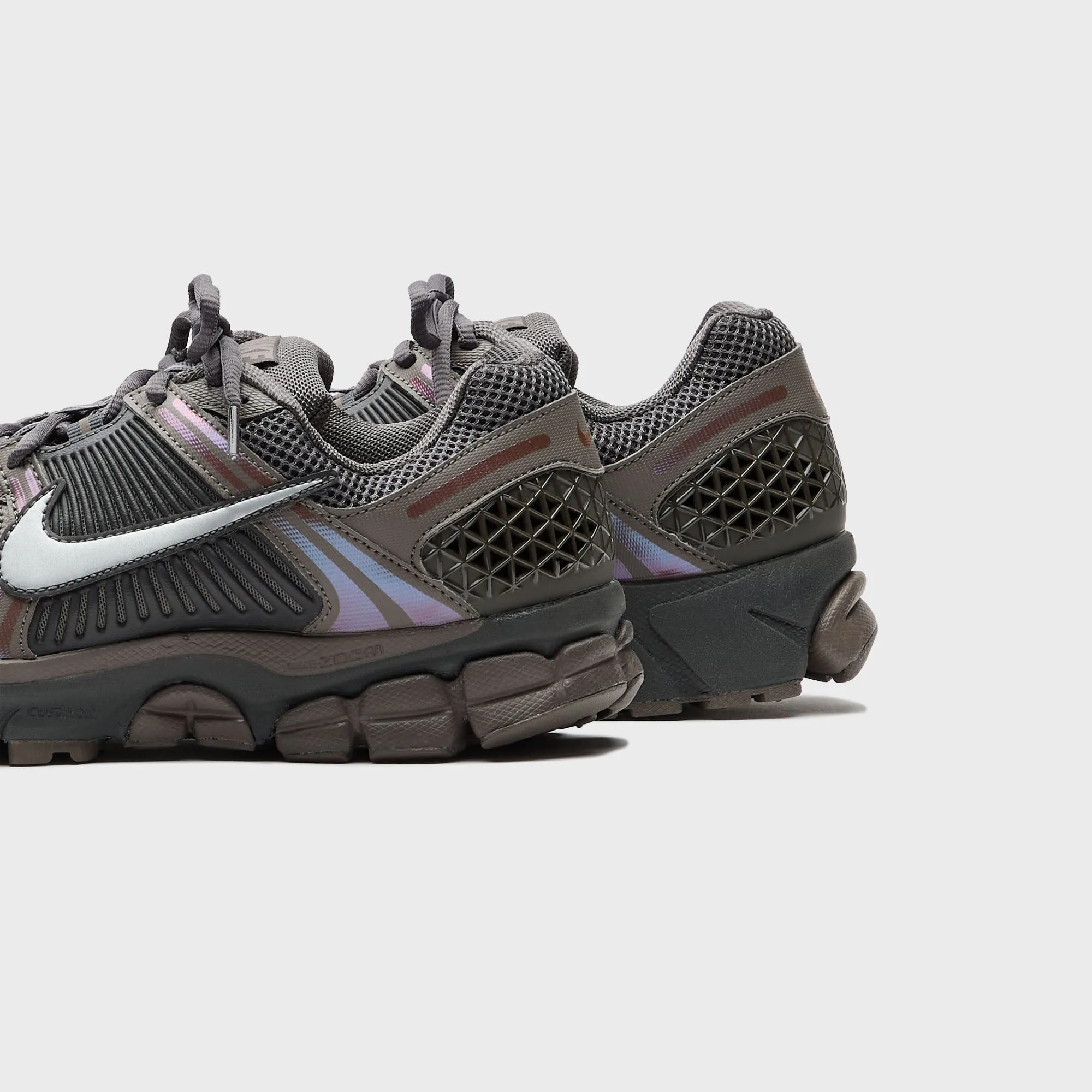 Adjustable Foot Work Nike Zoom Vomero 5 - Cave Stone / Metallic Silver