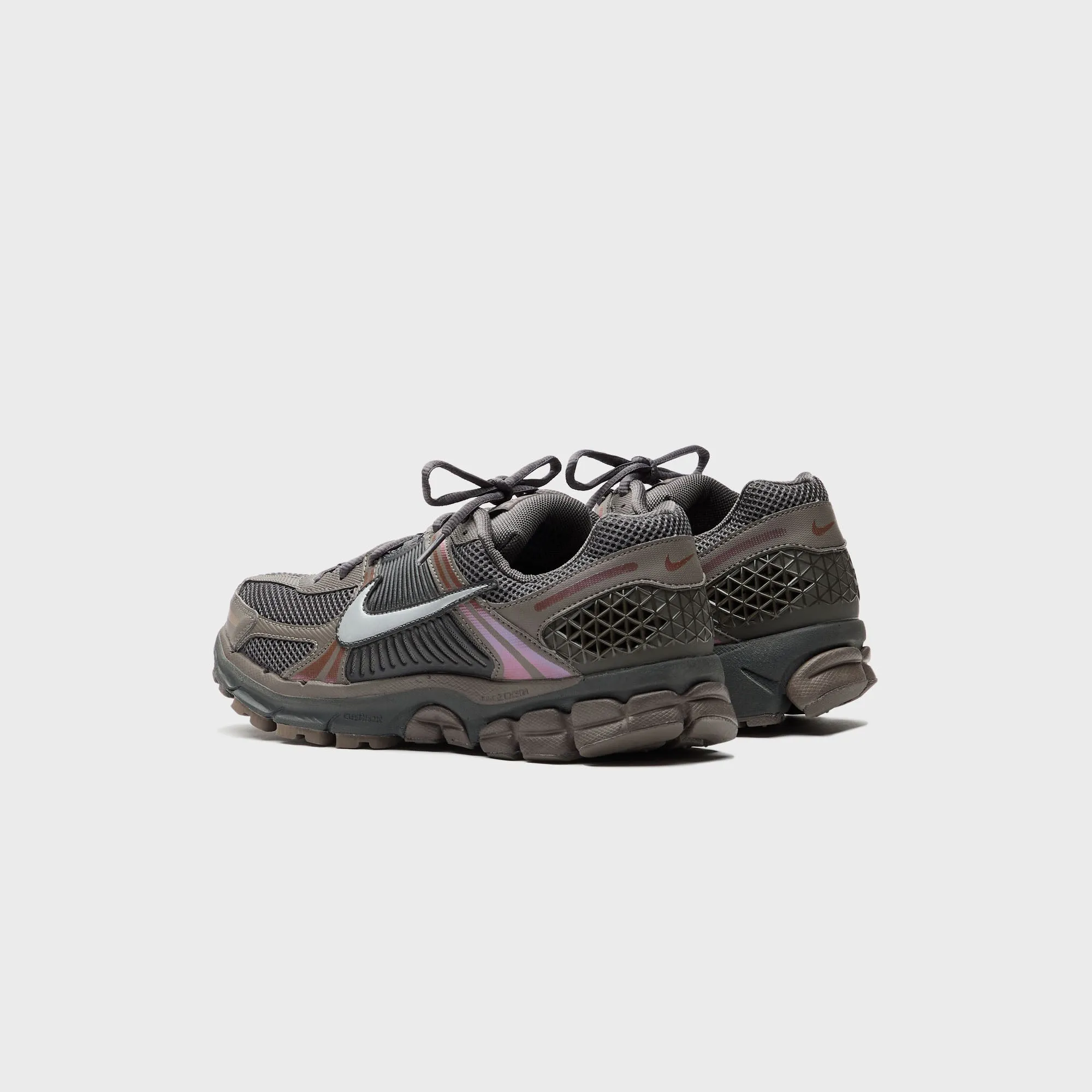 Comfortable Sandals With Buckles Outdoor Model Nike Zoom Vomero 5 - Cave Stone / Metallic Silver