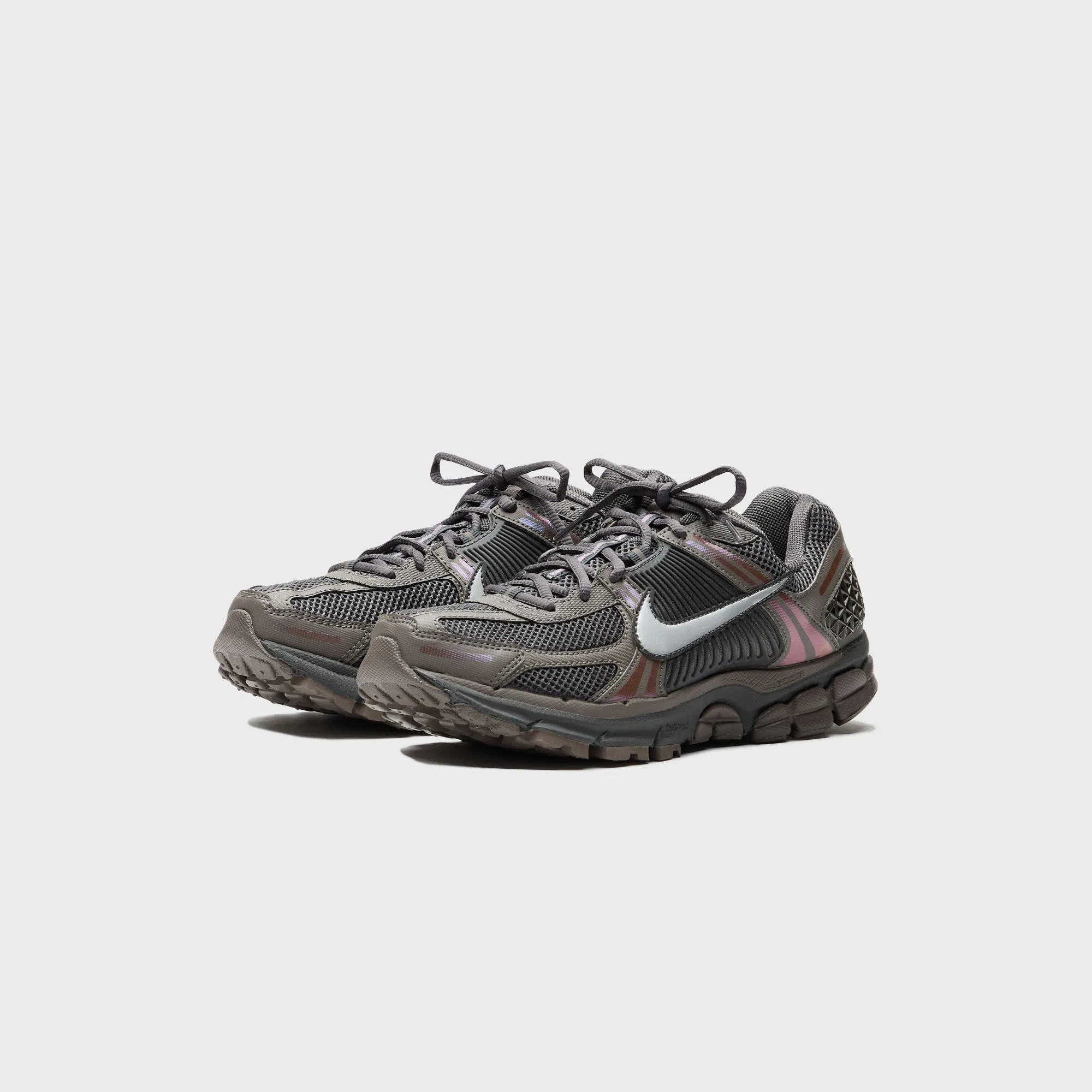 The Fast Lane Choice Nike Zoom Vomero 5 - Cave Stone / Metallic Silver