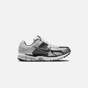 Nike Zoom Vomero 5 - Metallic Silver / Black / Pure Platinum Break Boundaries Game-Changer Footwear