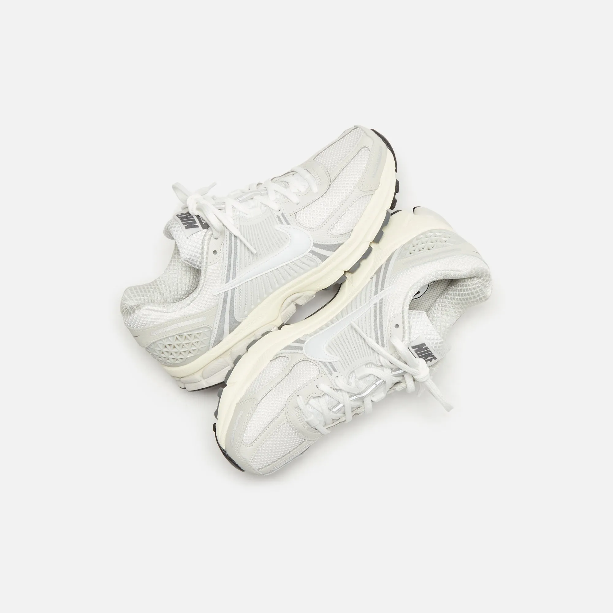 Style-Focused Nike Zoom Vomero 5 - Platinum Tint / Photon Dust