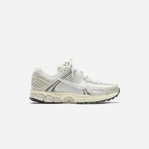 Nike Zoom Vomero 5 - Platinum Tint / Photon Dust Push Beyond Limits