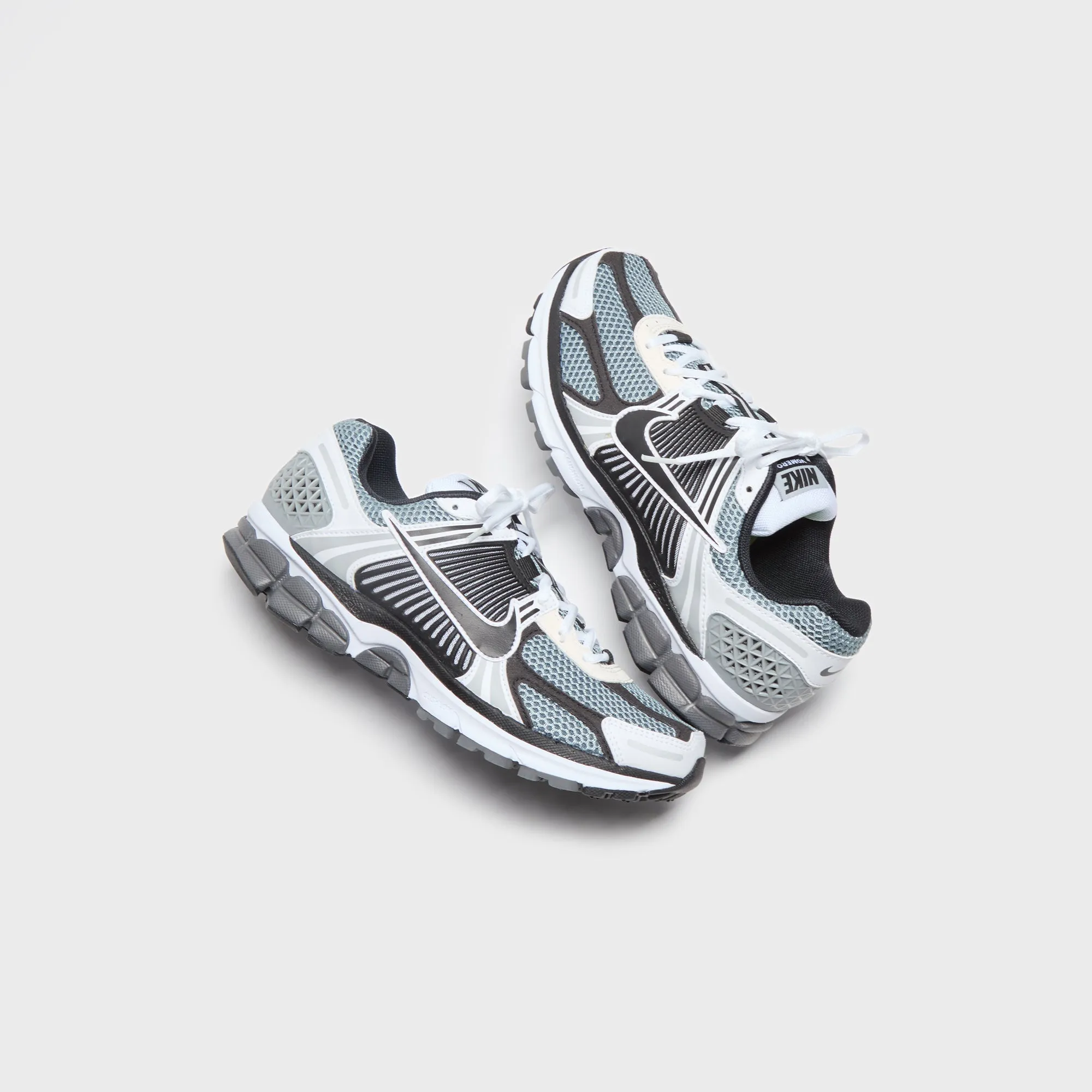 Nike Zoom Vomero 5 Se Sp - Dark Grey / White / Sail / Black Adjustable Footbed Modern Look