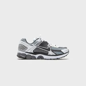 Slip-On Meticulously Made Nike Zoom Vomero 5 Se Sp - Dark Grey / White / Sail / Black