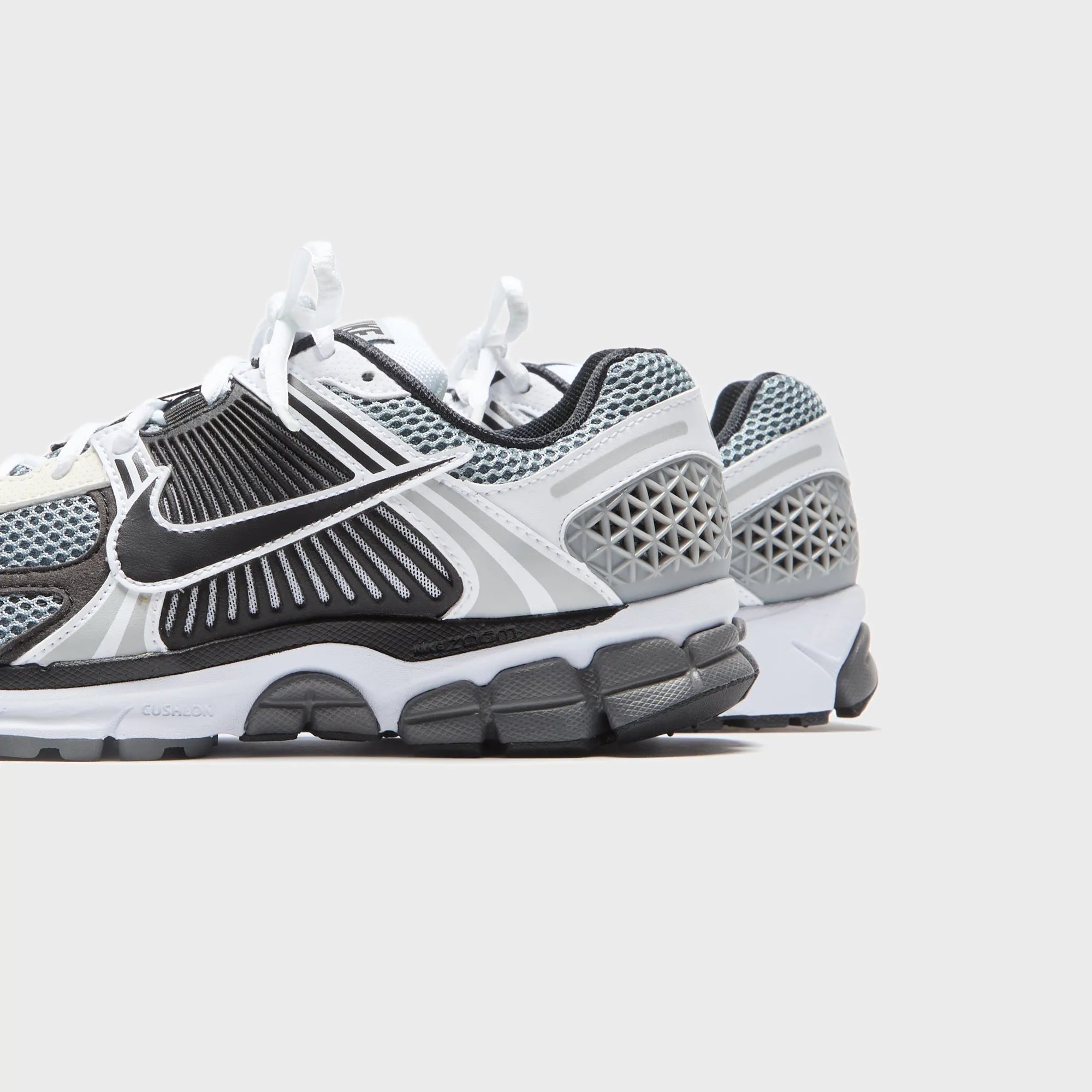 Nike Zoom Vomero 5 Se Sp - Dark Grey / White / Sail / Black Reinforced Seams Design