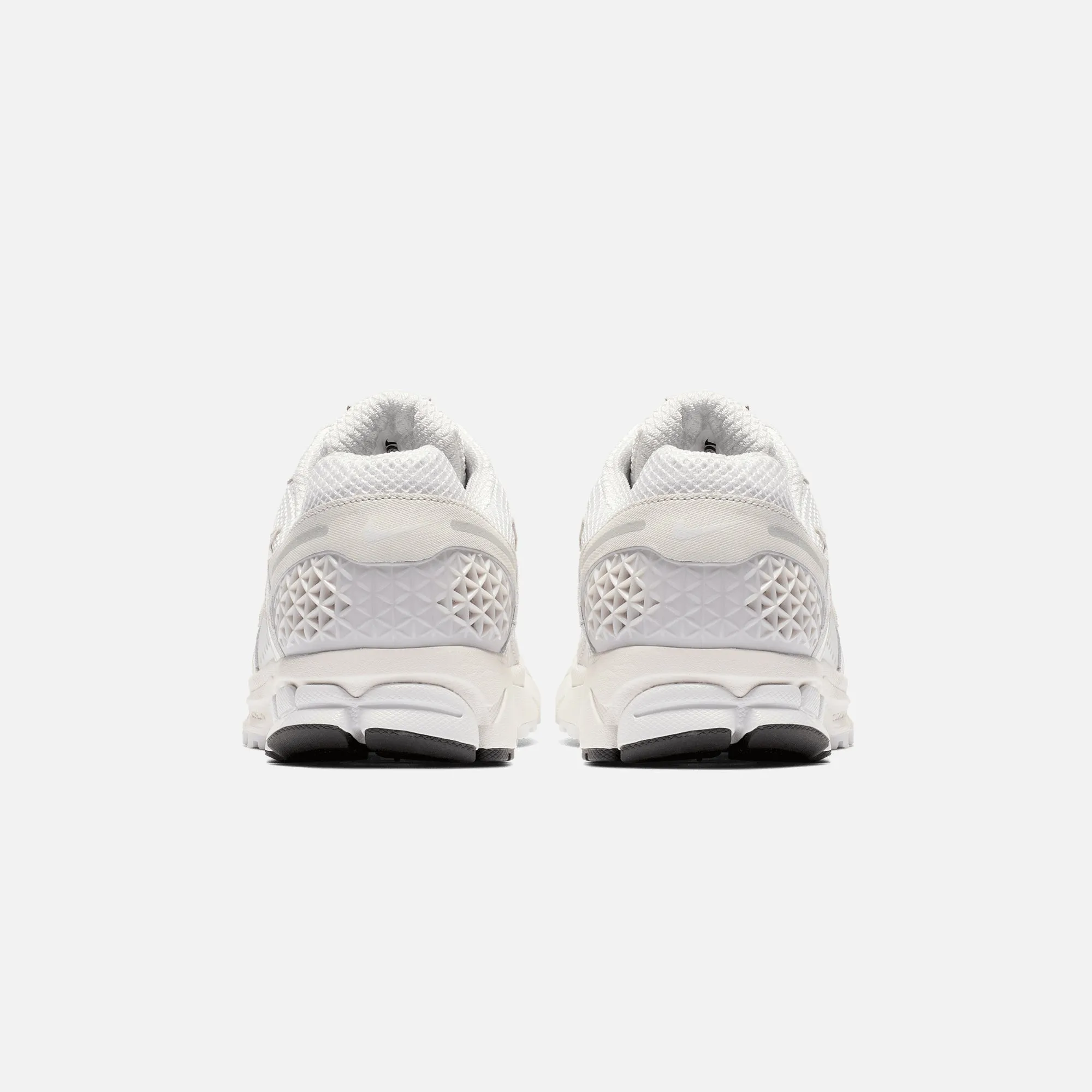 Nike Zoom Vomero 5 Sp - Vast Grey / Black / Sail Shock Absorbing Technology Feature Balanced Hold
