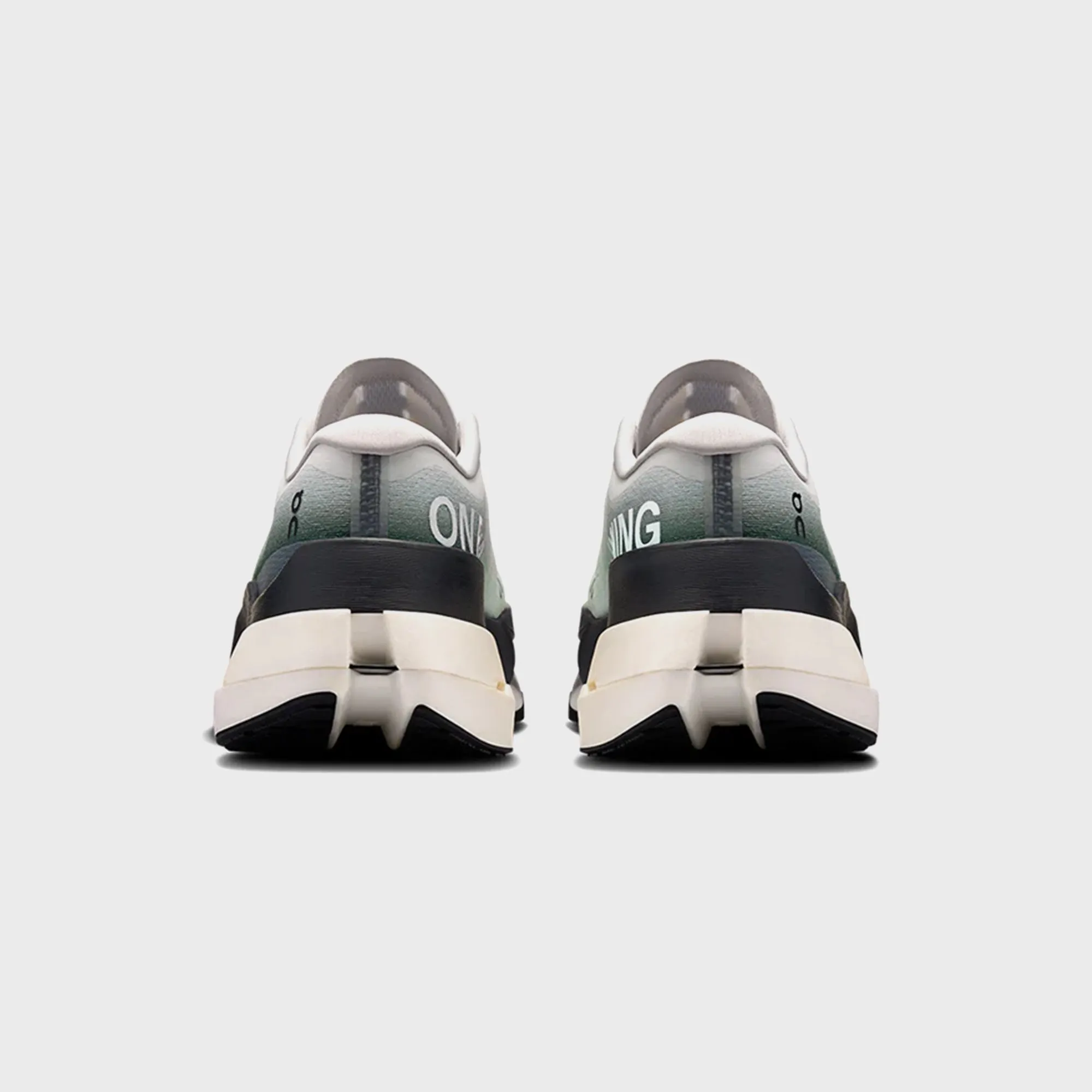 LengthOptions Comfortable Foot Perception On Running Cloudboom Max - White / Black