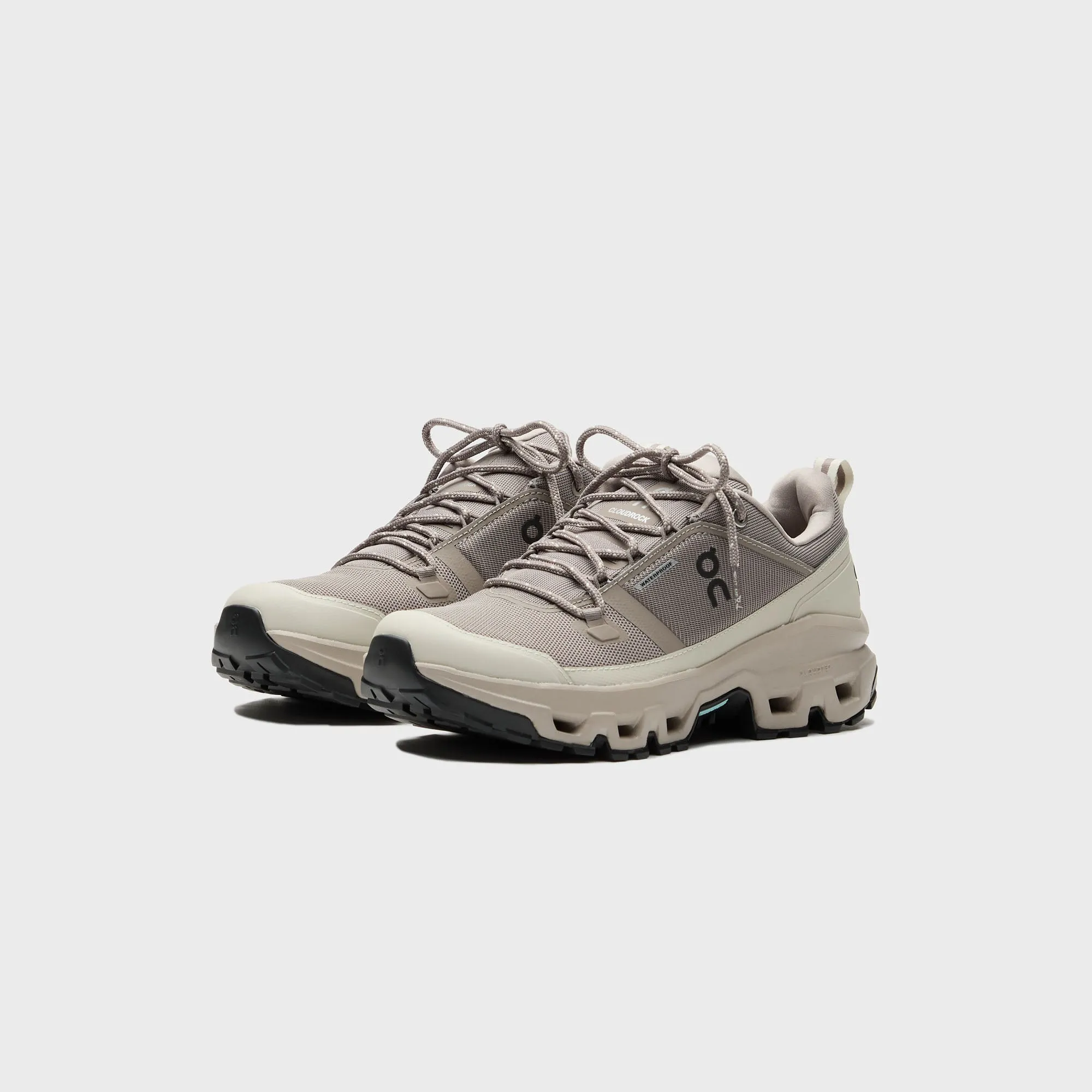 On Running Cloudrock Low Wp - Cinder / Fog Trendy Strapping