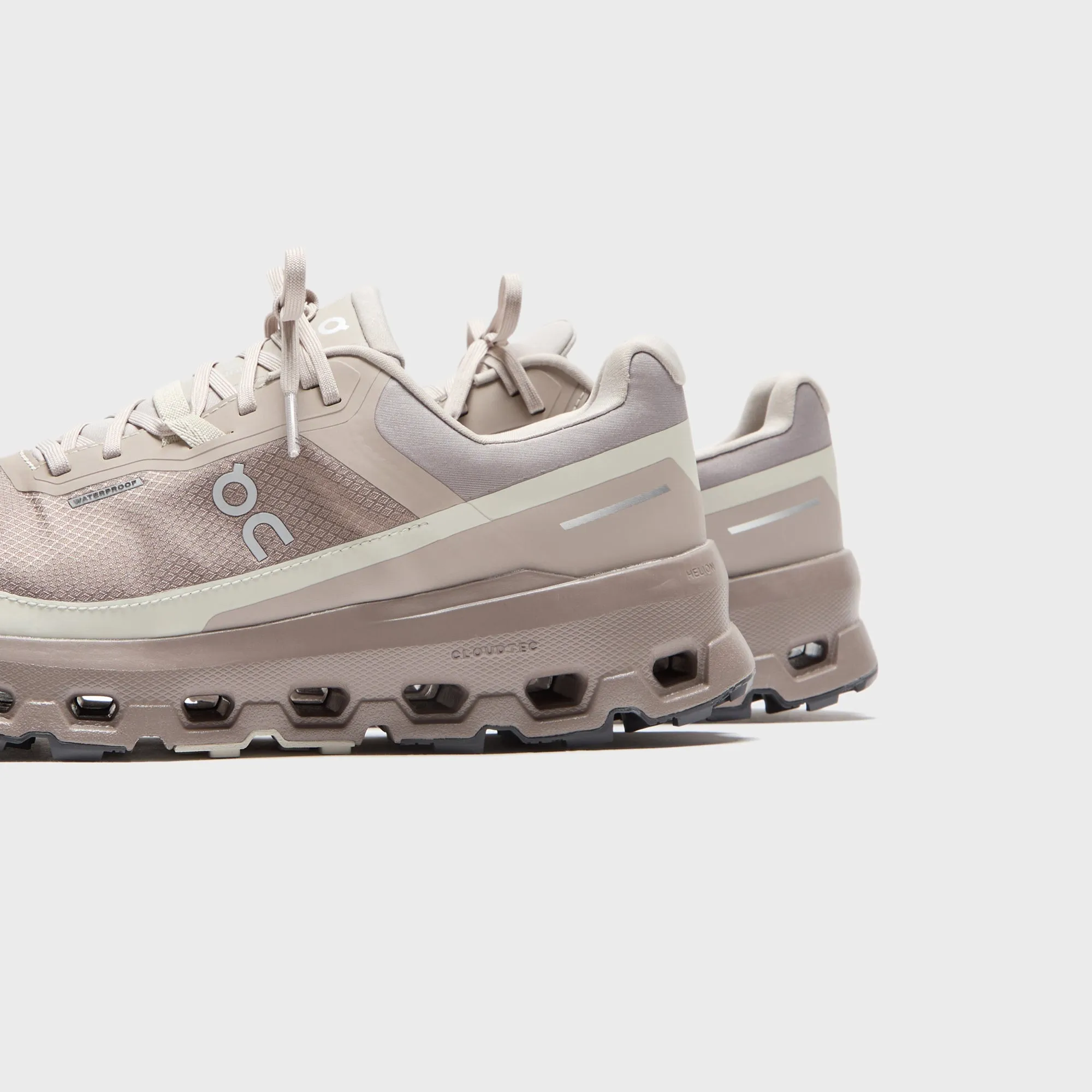 On Running Cloudvista 2 Waterproof - Fog / Cinder LightReflectiveStrip Performance-Enhancing
