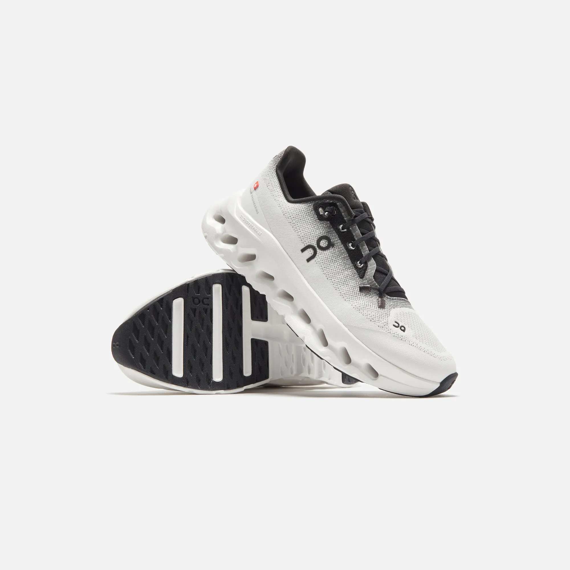 On Running Wmns Cloudtilt - Black / Ivory Stable Base Design