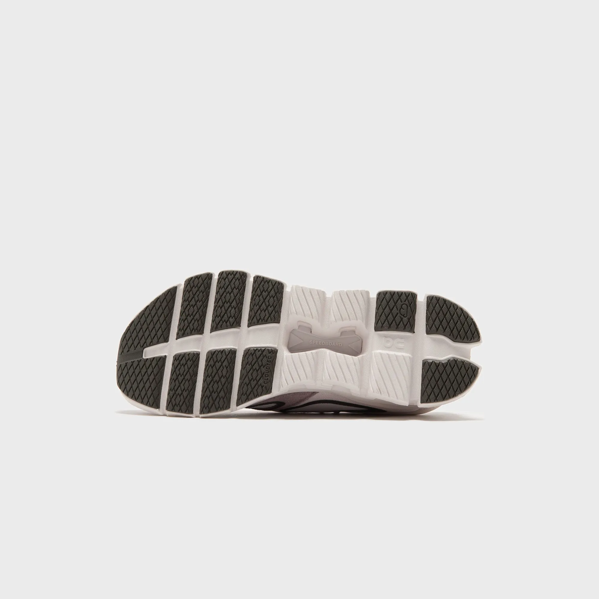 On Running X Fka Twigs Wmns Cloud X - Lily Self-Regulating Slip-On Slip-On Flexibility Design