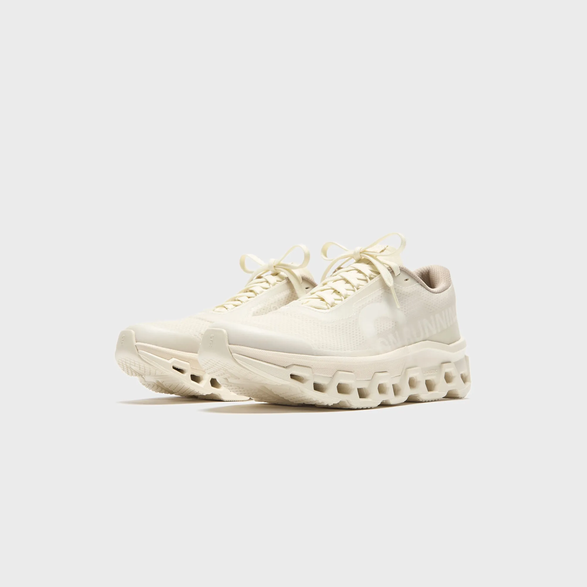Ankle Support Flats On Running X Invincible Wmns Cloudmonster 2 - Ivory / Cream