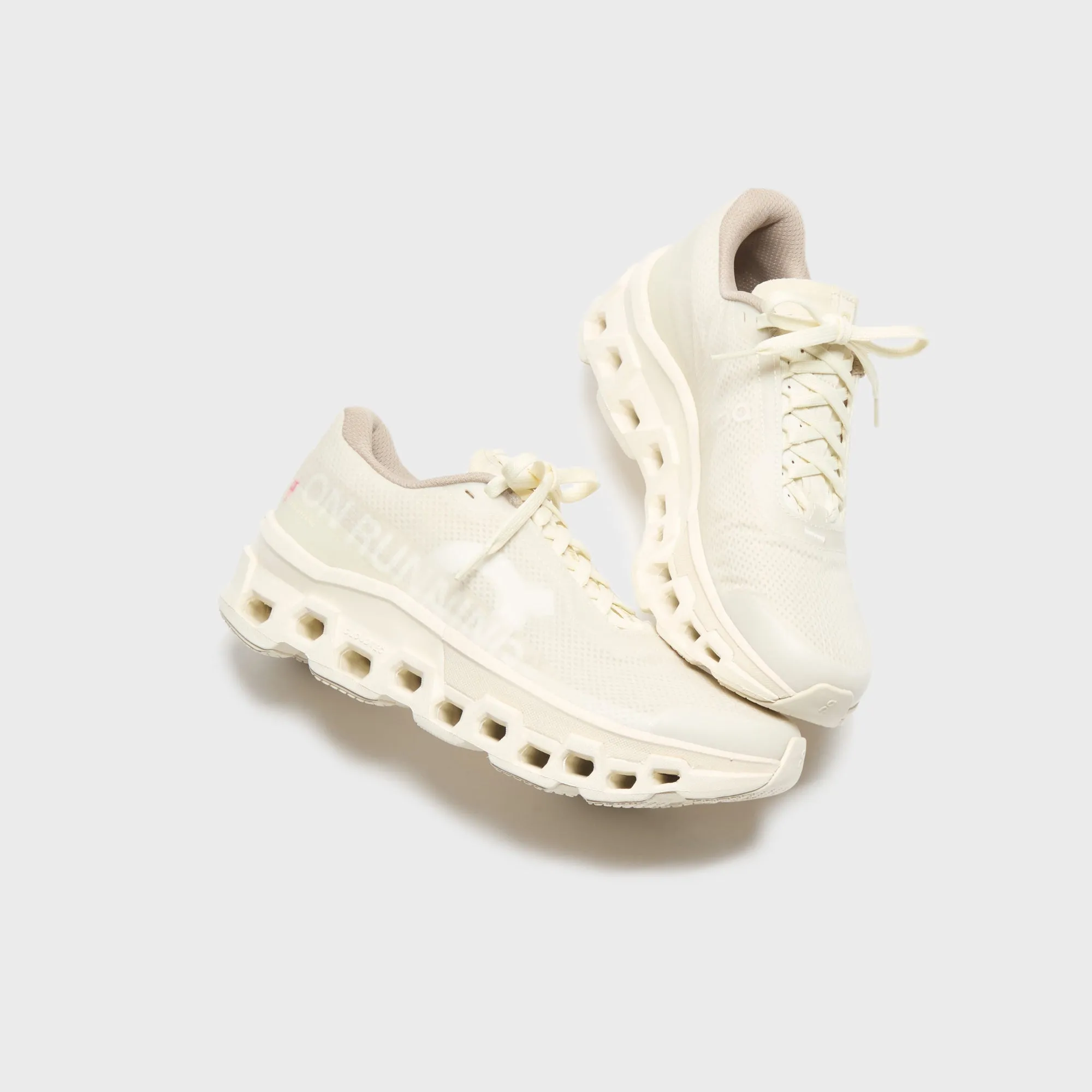 Slip-Free Performance Slip-On Sandals With EVA On Running X Invincible Wmns Cloudmonster 2 - Ivory / Cream