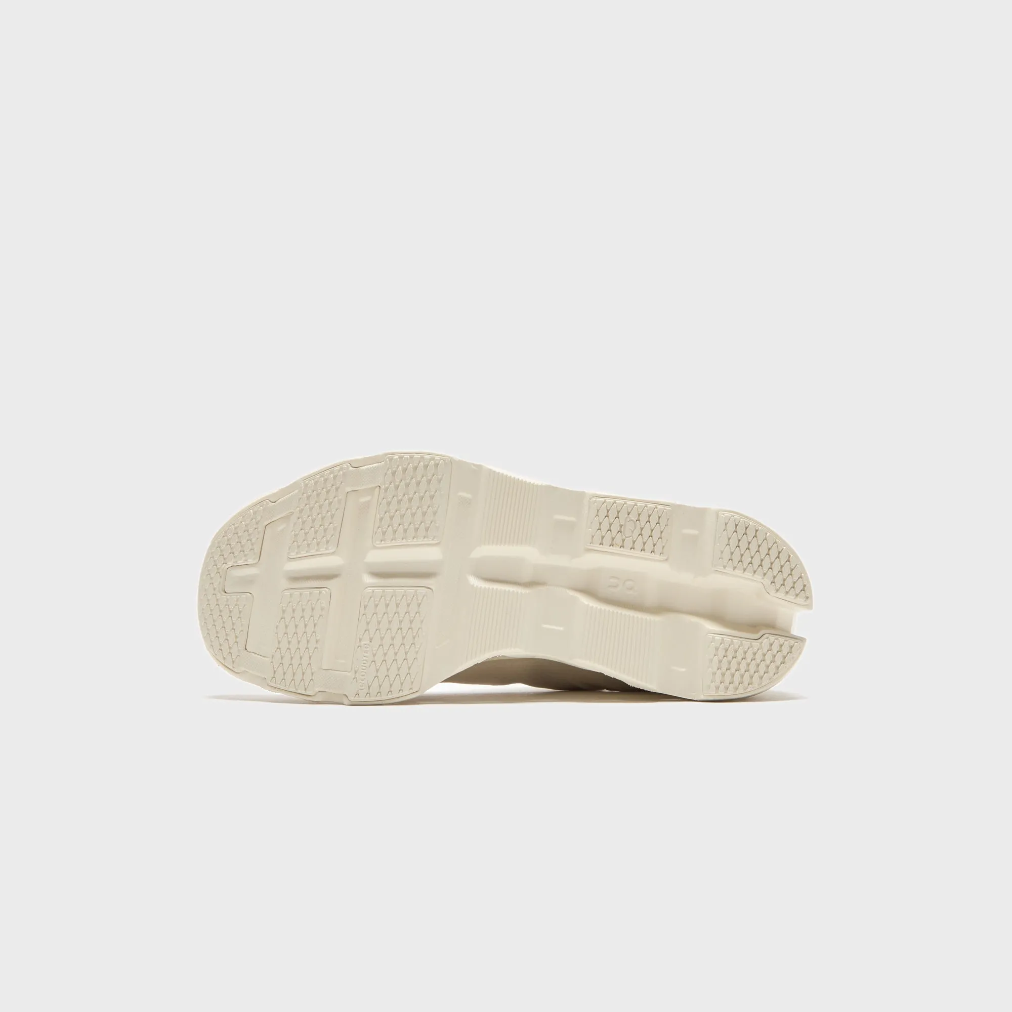 Lug-Soled Heels Long Distance On Running X Invincible Wmns Cloudmonster 2 - Ivory / Cream