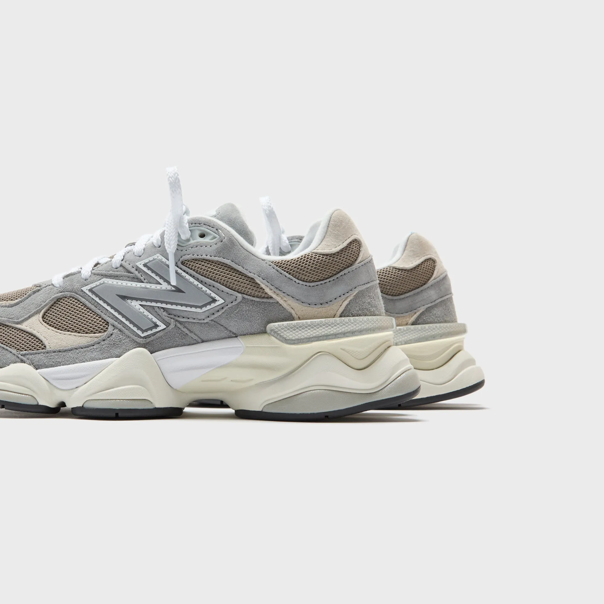 Comfortable Acrylic New Balance 9060 - Slate Grey