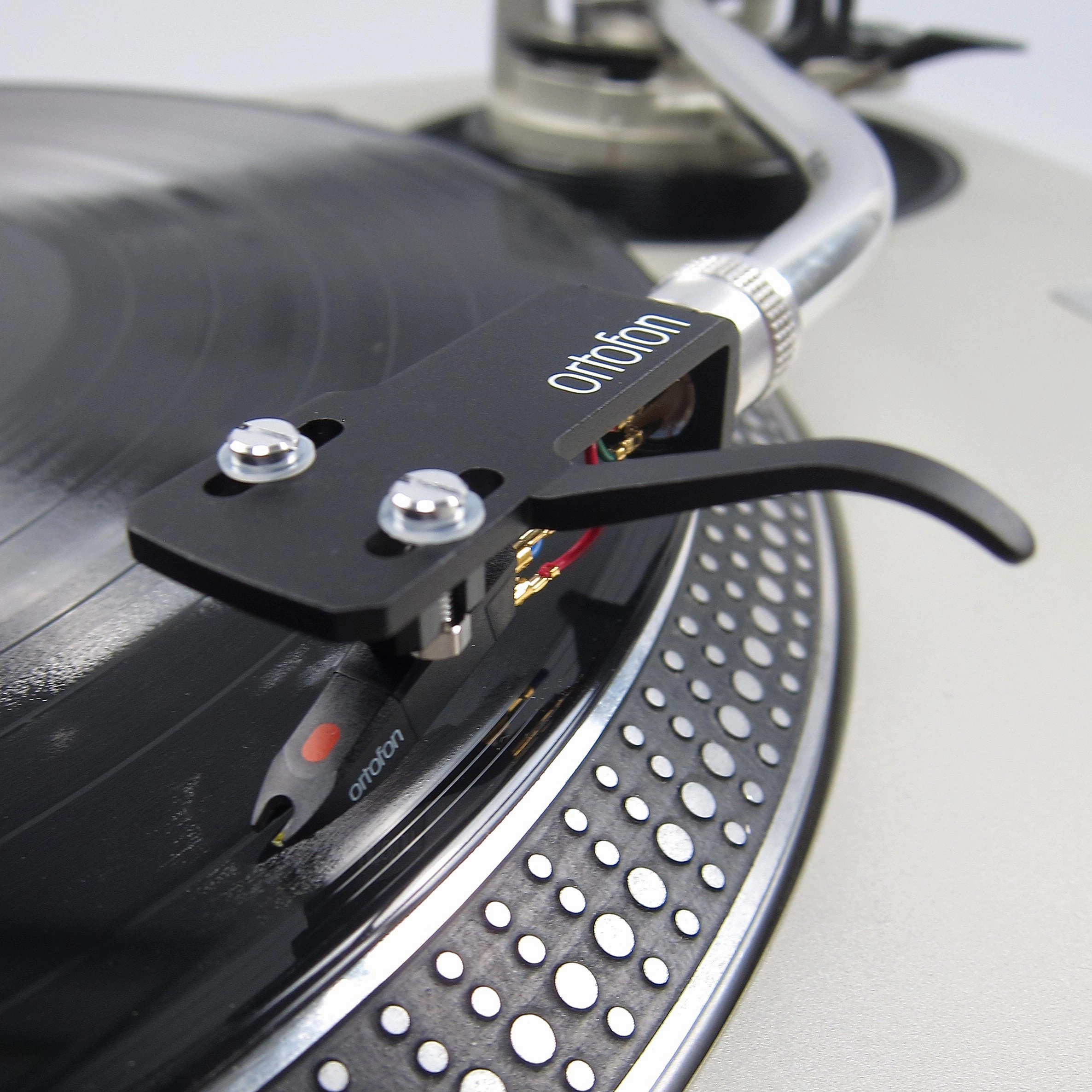 Ortofon: Pro-S OM DJ Cartridge Mounted on SH-4 Headshell