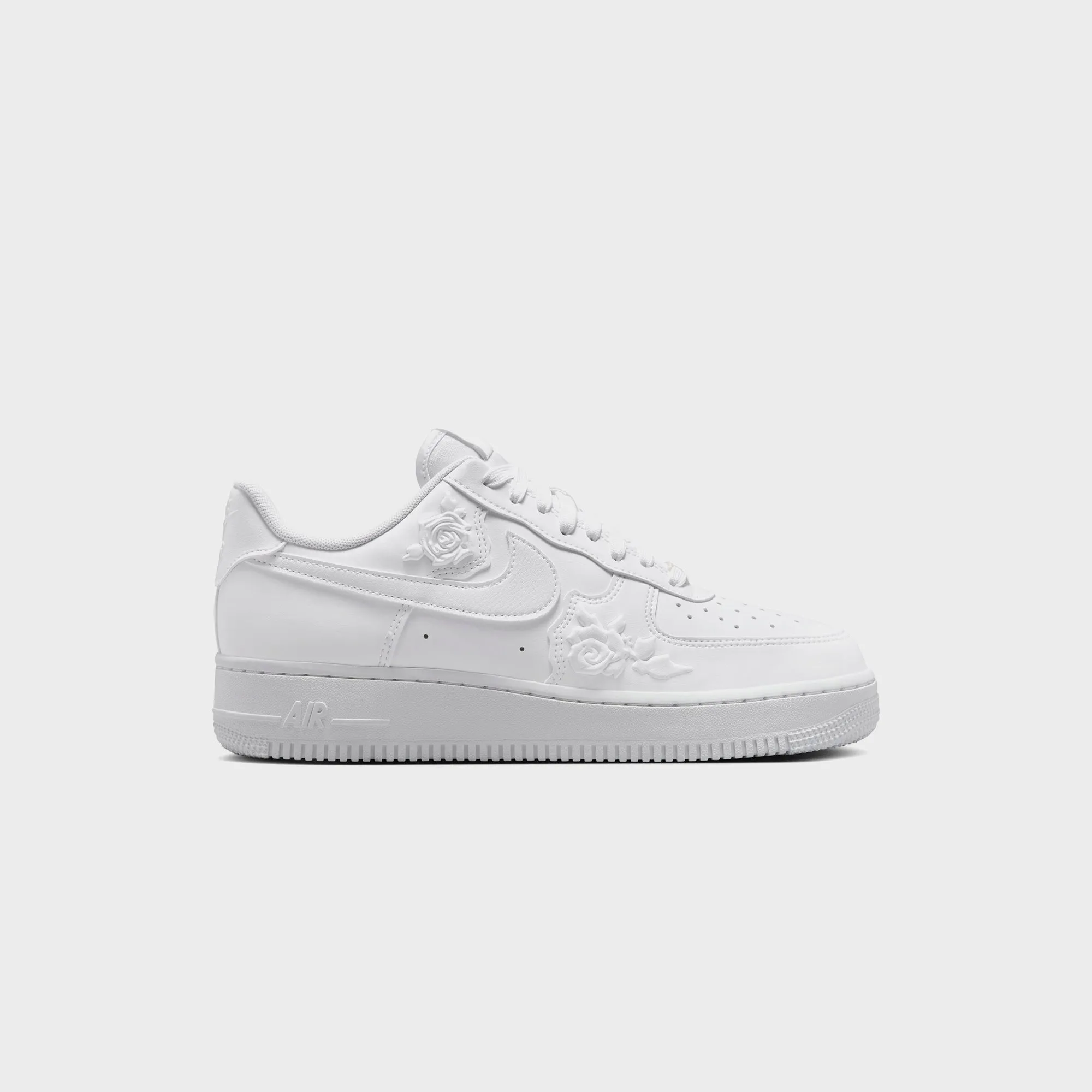 Nike Wmns Air Force 1 '07 Se - White / White / White / Black Comfortable Walking System Quilted