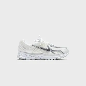 Nike Wmns Zoom Vomero 5 - Metallic White / Metallic Silver / Summit White Secure Fit Design Concept