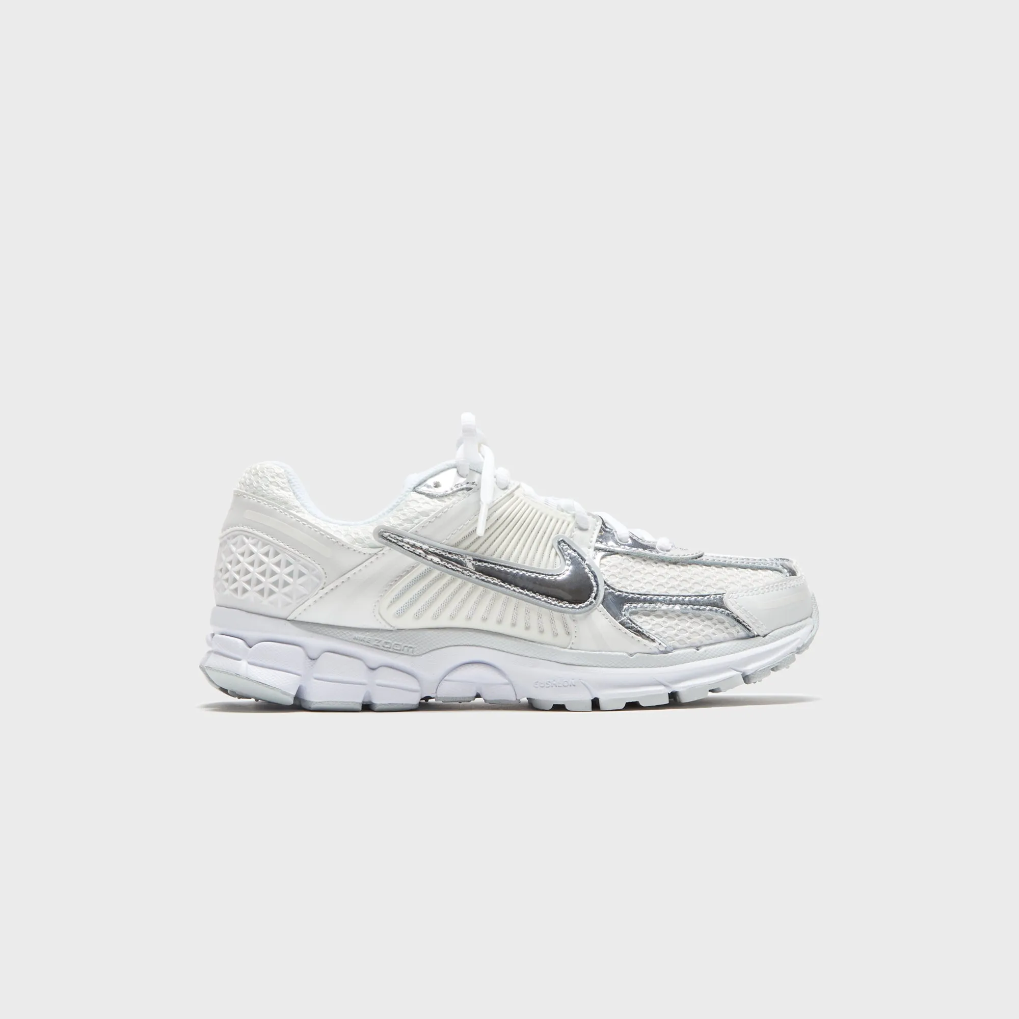 Nike Wmns Zoom Vomero 5 - Metallic White / Metallic Silver / Summit White Secure Fit Design Concept