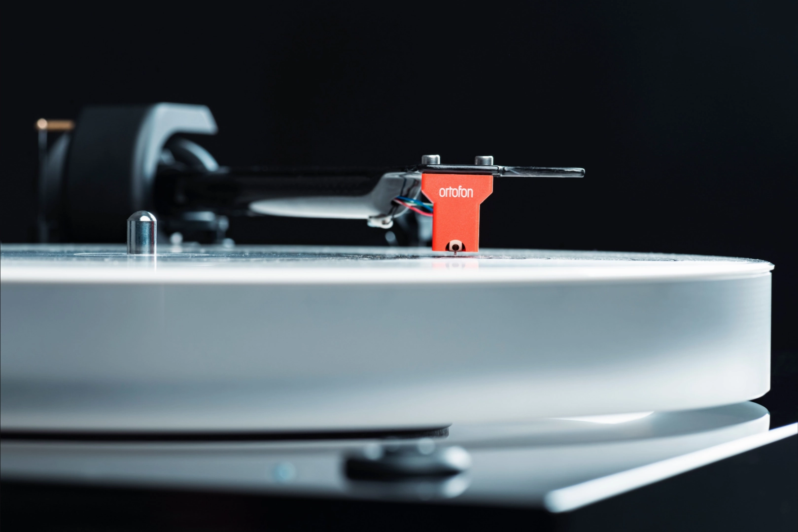 Pro-Ject: X2 B Turntable