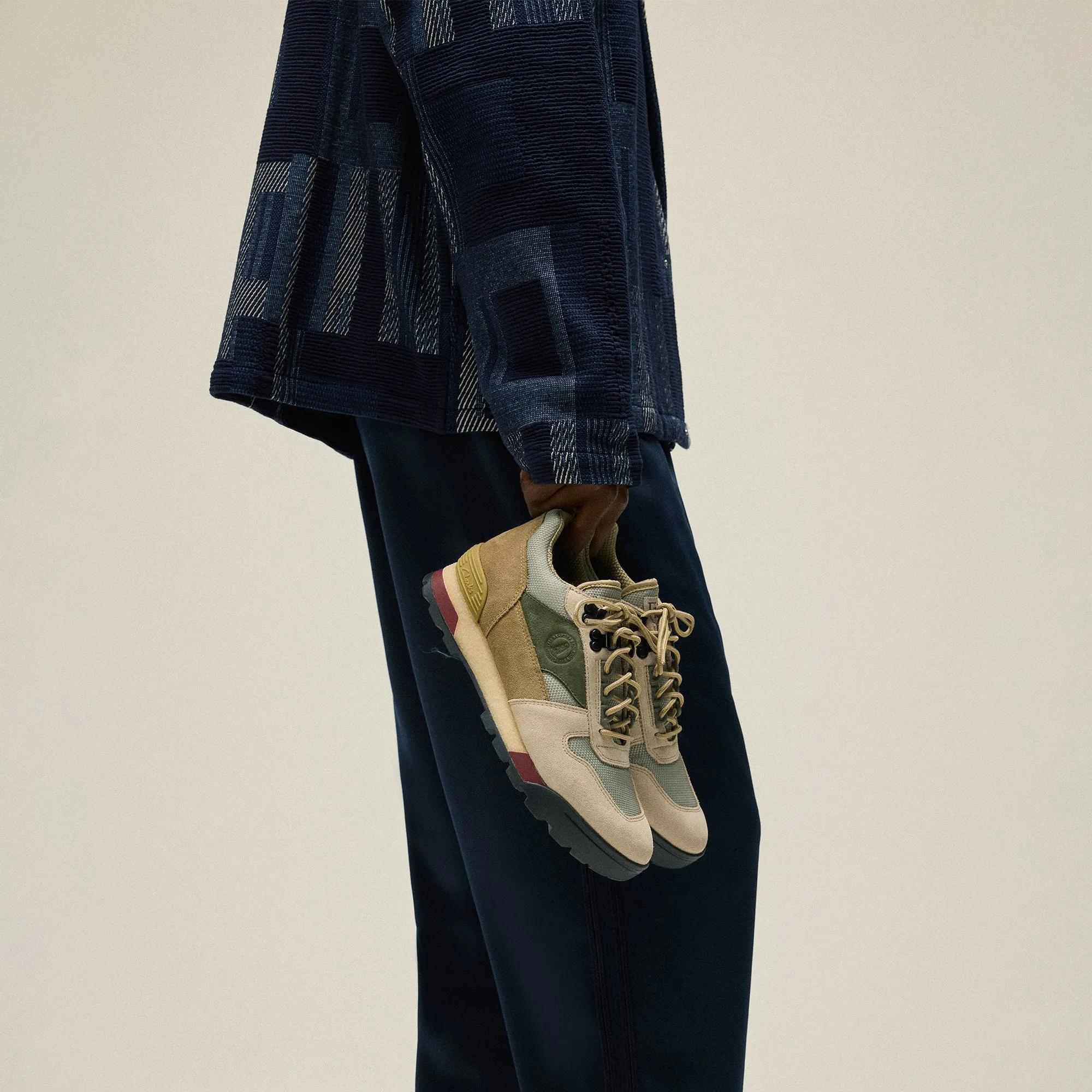 8Th St By Ronnie Fieg For Clarks Originals Laddow - Sand Combi Comfortable Headrest