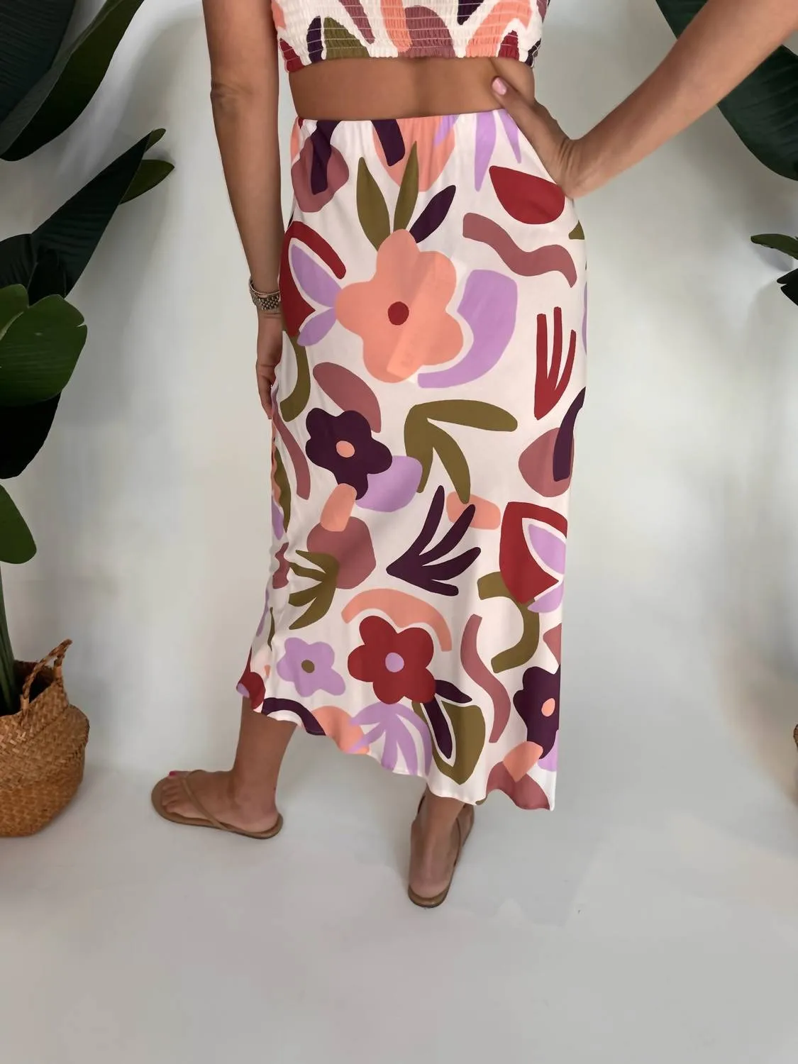 Jupe mi-longue Rayssa à motifs floraux roses