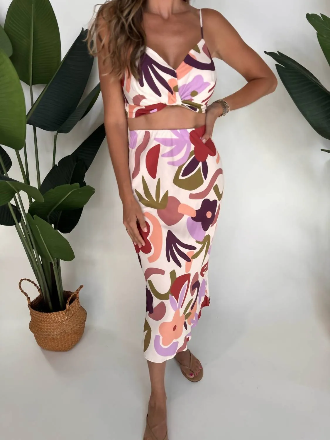 Jupe mi-longue Rayssa à motifs floraux roses
