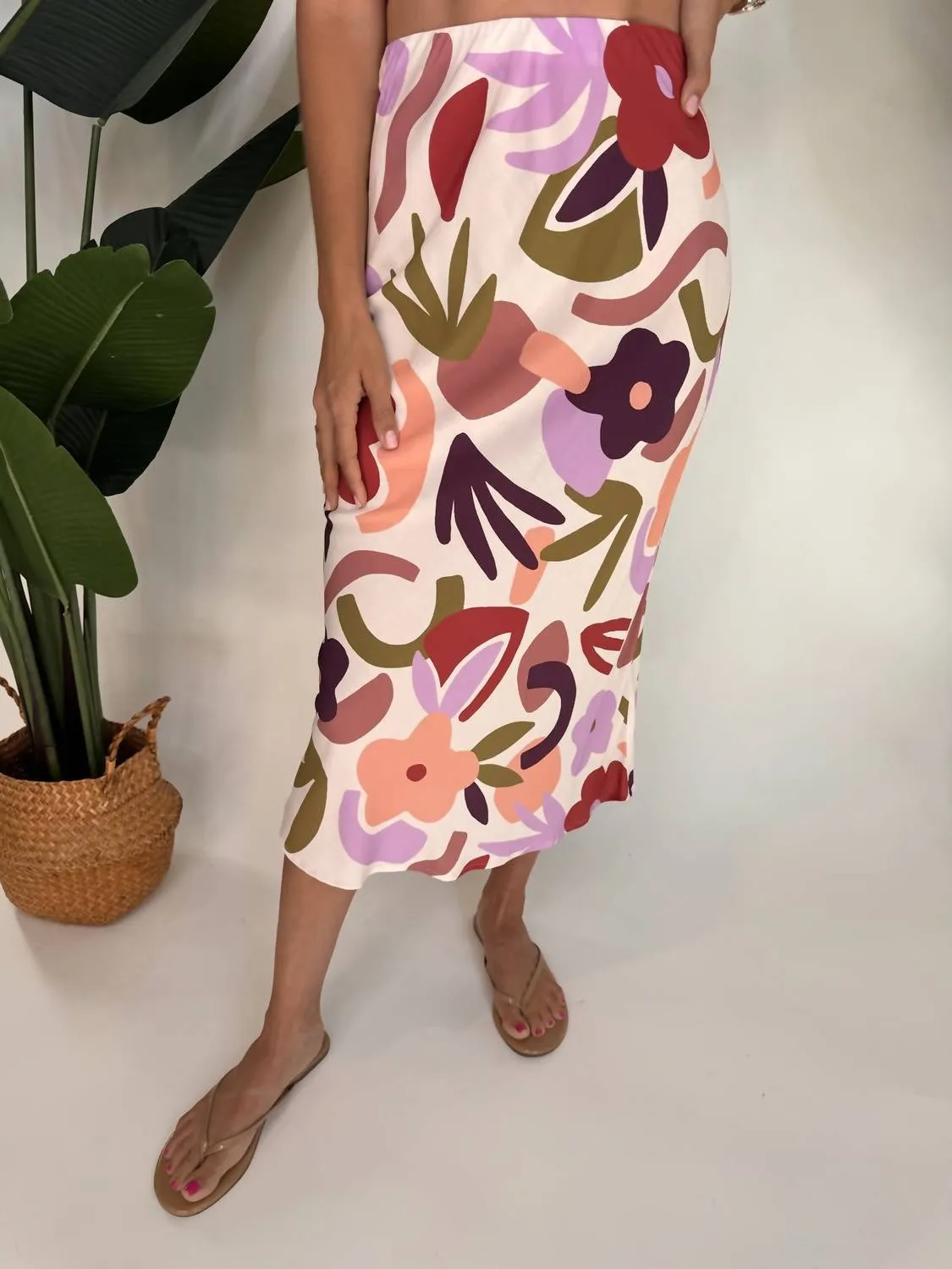 Jupe mi-longue Rayssa à motifs floraux roses