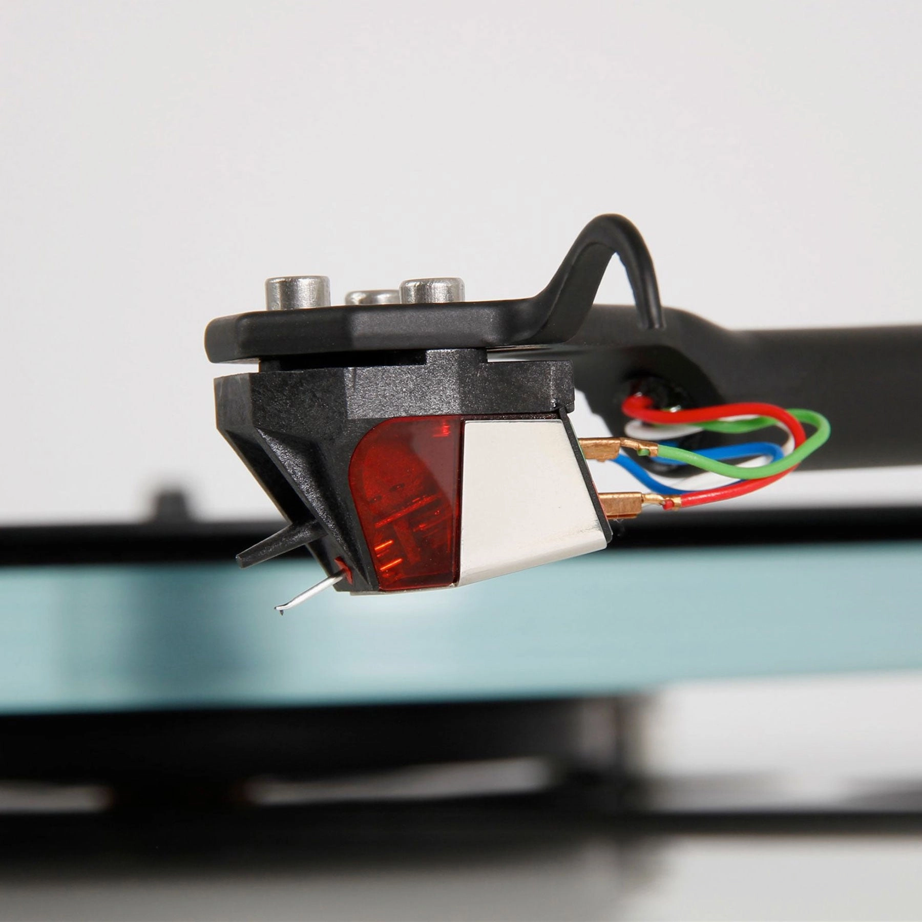 Rega: Planar 3 Turntable w/ Cartridge