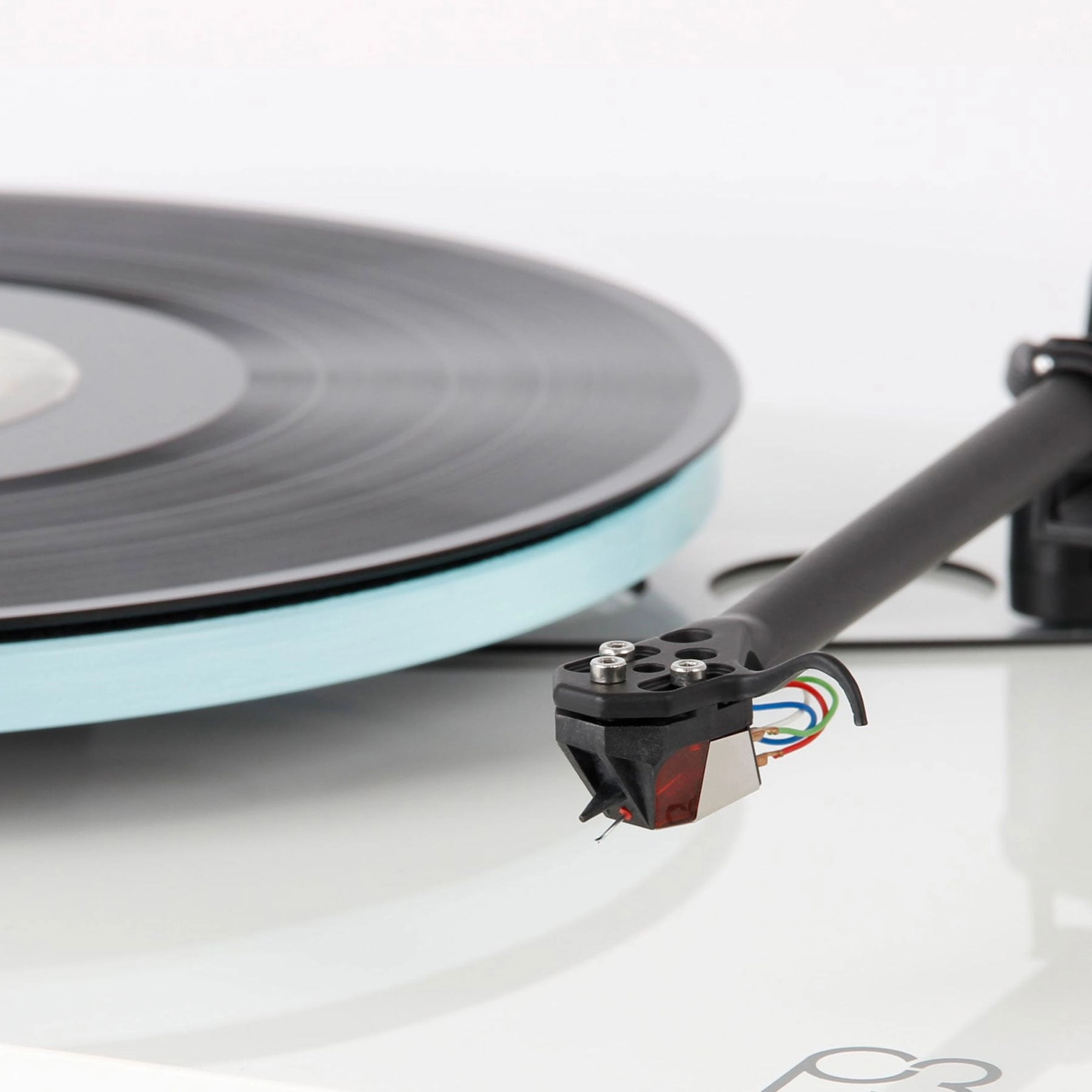 Rega: Planar 3 Turntable w/ Cartridge