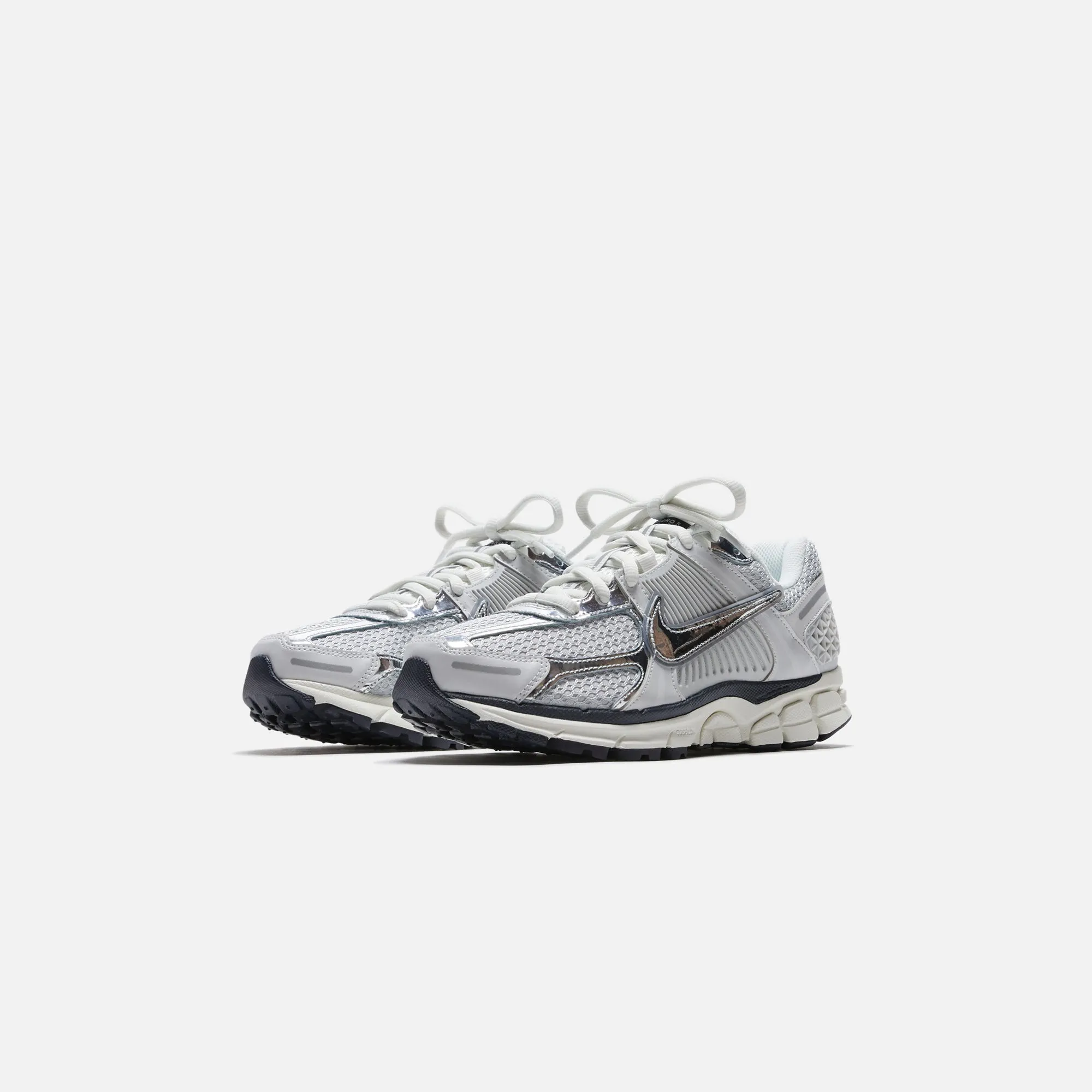 Stretch Meshwork Design Design Nike Wmns Zoom Vomero 5 - Photon Dust / Chrome / Gridiron / Sail