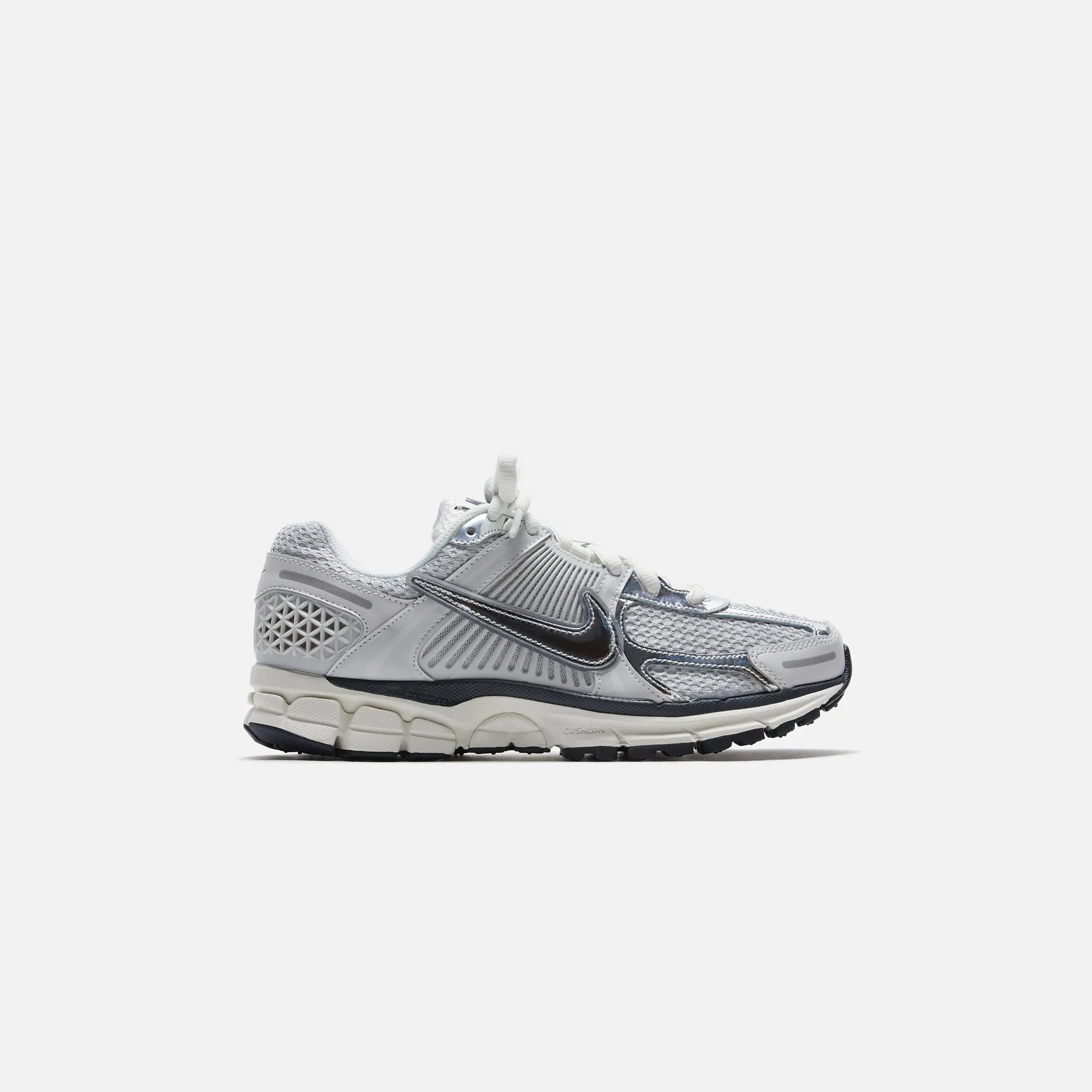 High Quality Materials Design Slip-On Quick Feature Design Nike Wmns Zoom Vomero 5 - Photon Dust / Chrome / Gridiron / Sail