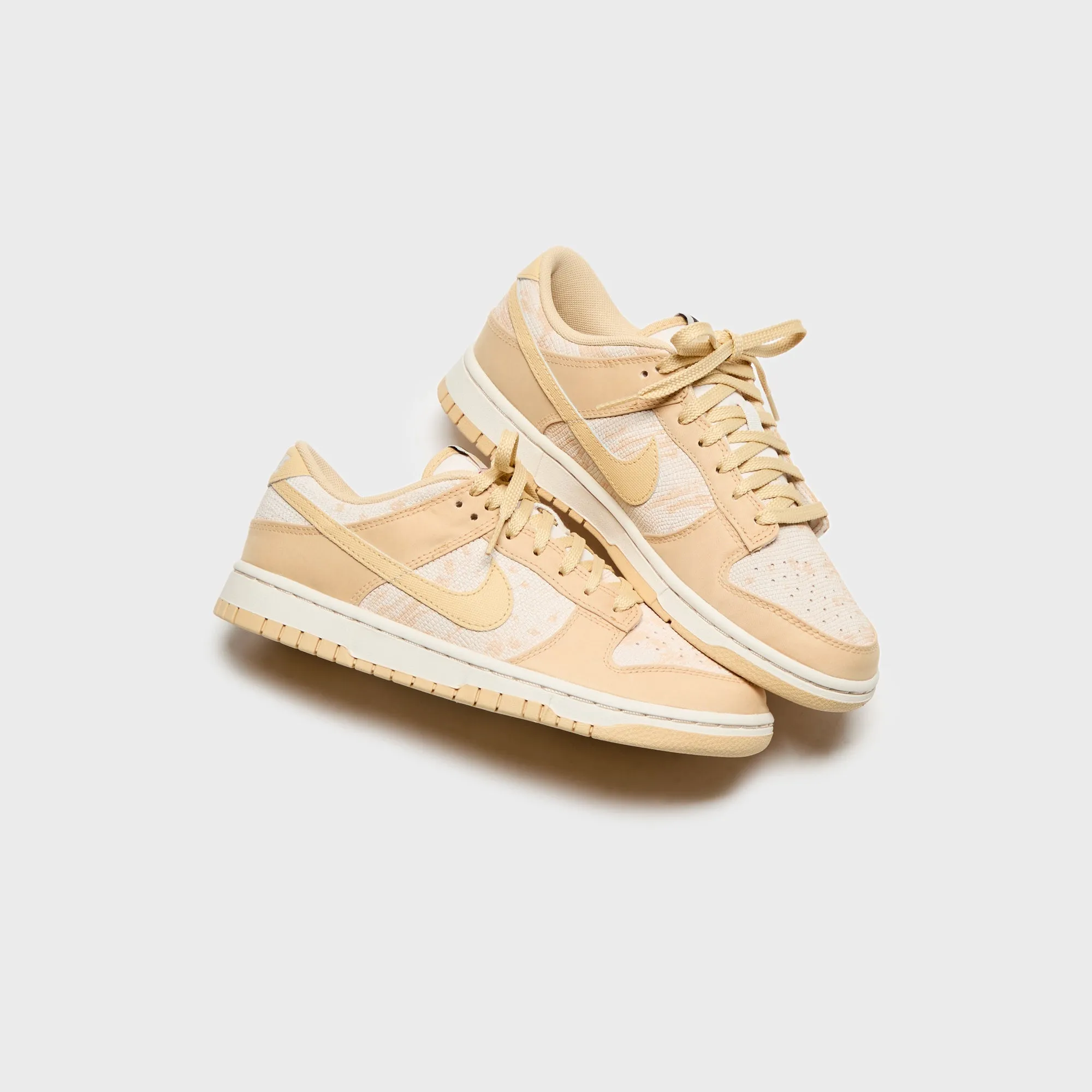 Nike Wmns Dunk Low - Light Orewood Brown / University Red / Black / Sesame Comfortable Cloud Slippers Foot Cork